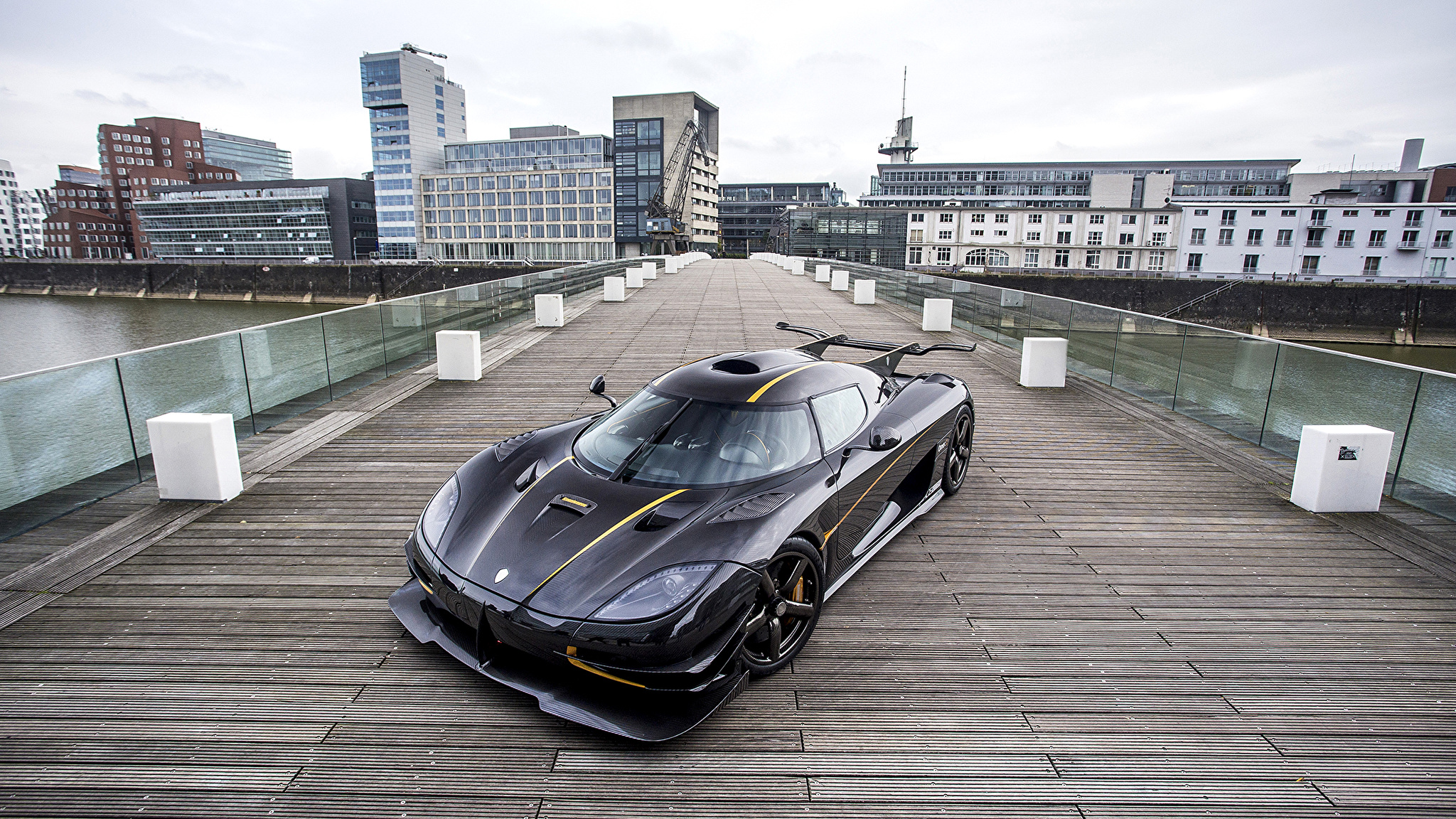 Оне 1. Koenigsegg one:1. Кенигсегг АГЕРА one. Koenigsegg Agera one 1. Спорткар Koenigsegg one 1.