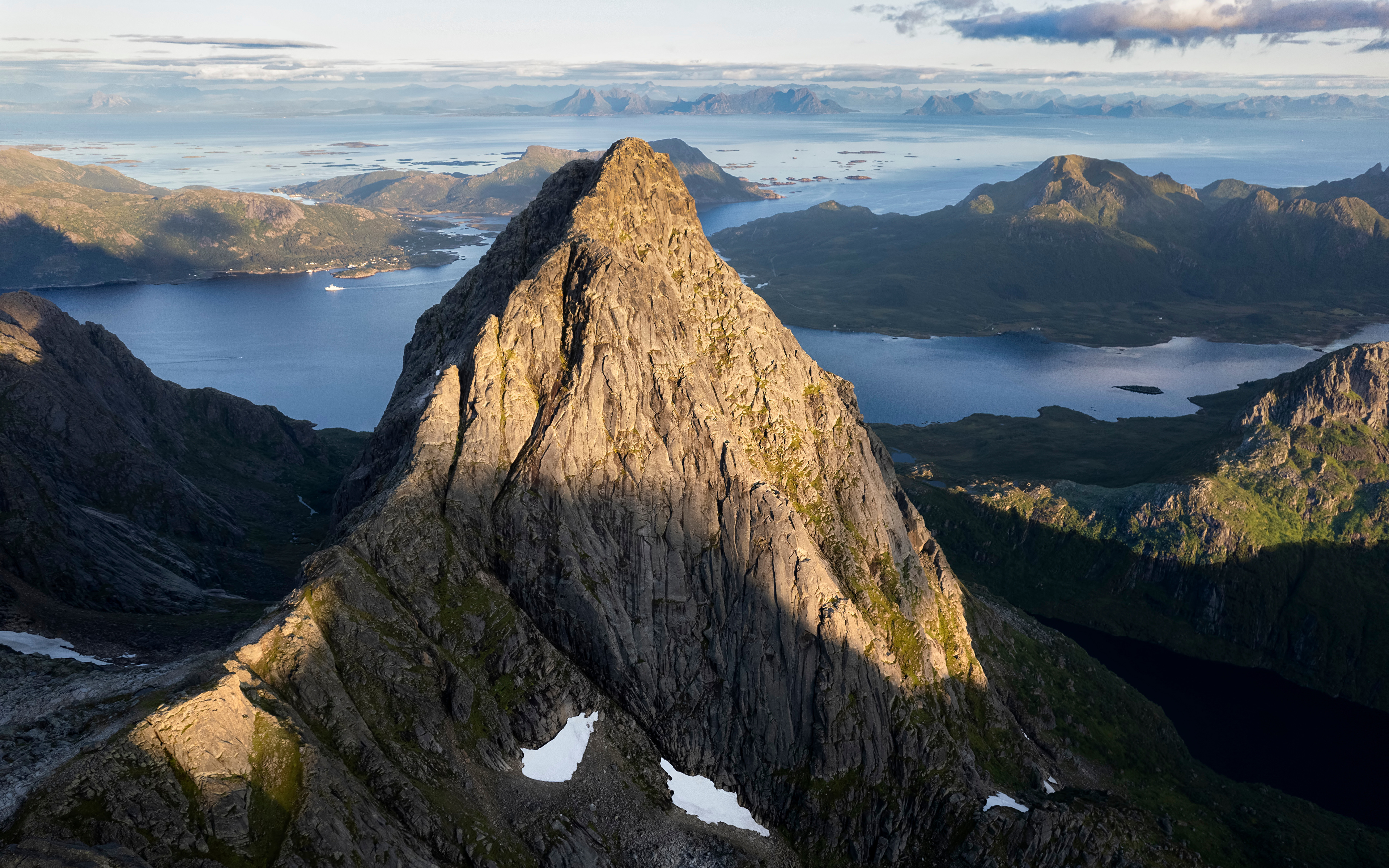Фотография Лофотенские острова Норвегия Trakta Горы Утес Природа Сверху 3840x2400 гора Скала скале скалы