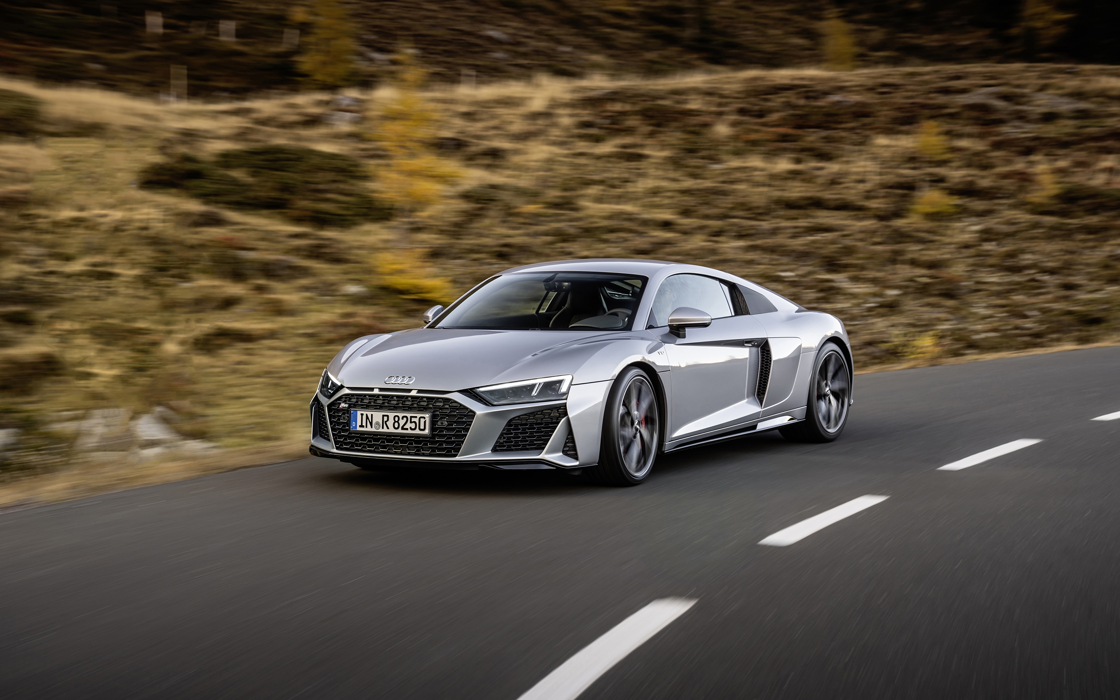 Audi спорткар r8