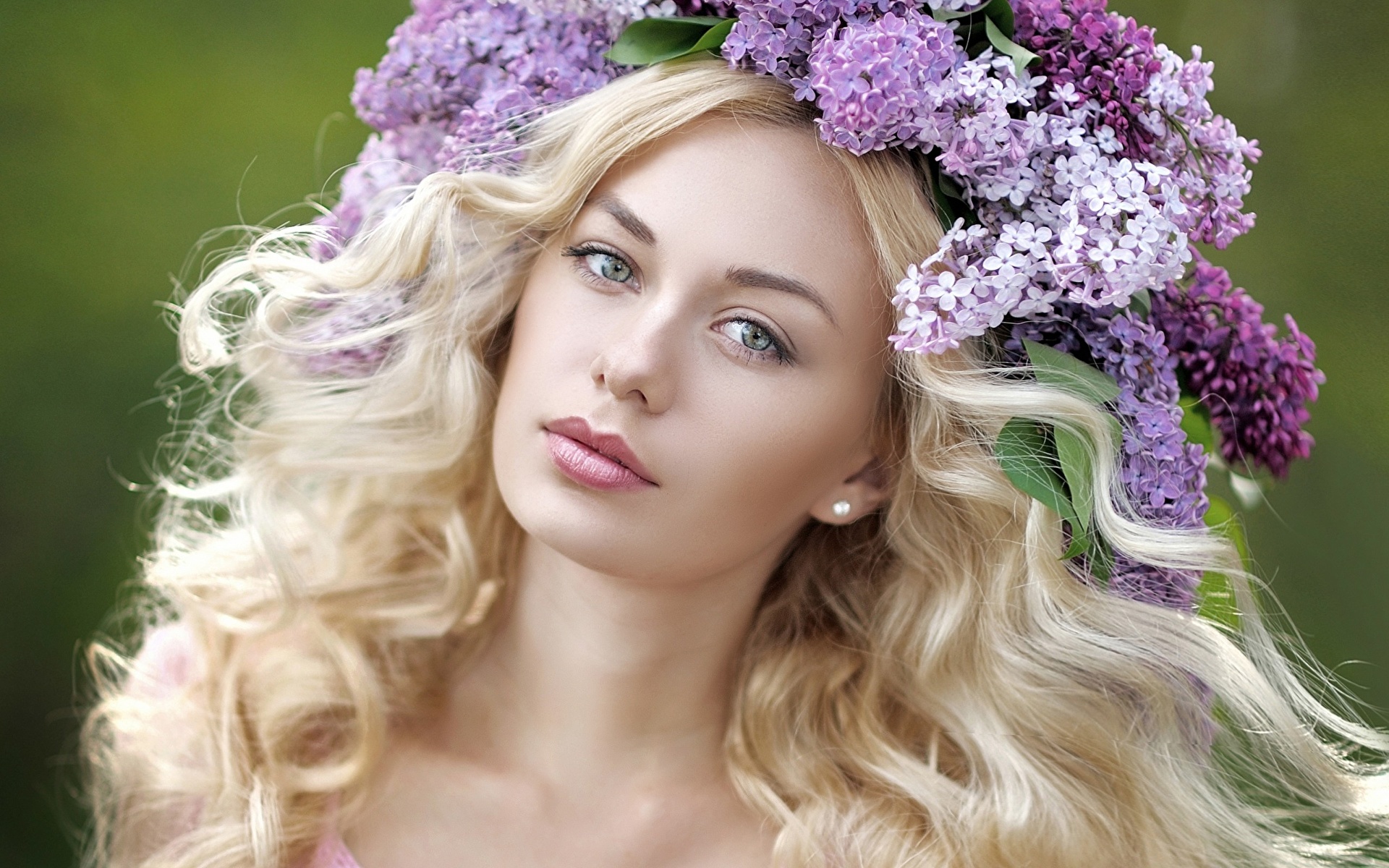 https://s1.1zoom.ru/b5050/510/Lilac_Face_Glance_Hair_Blonde_girl_Beautiful_576470_1920x1200.jpg