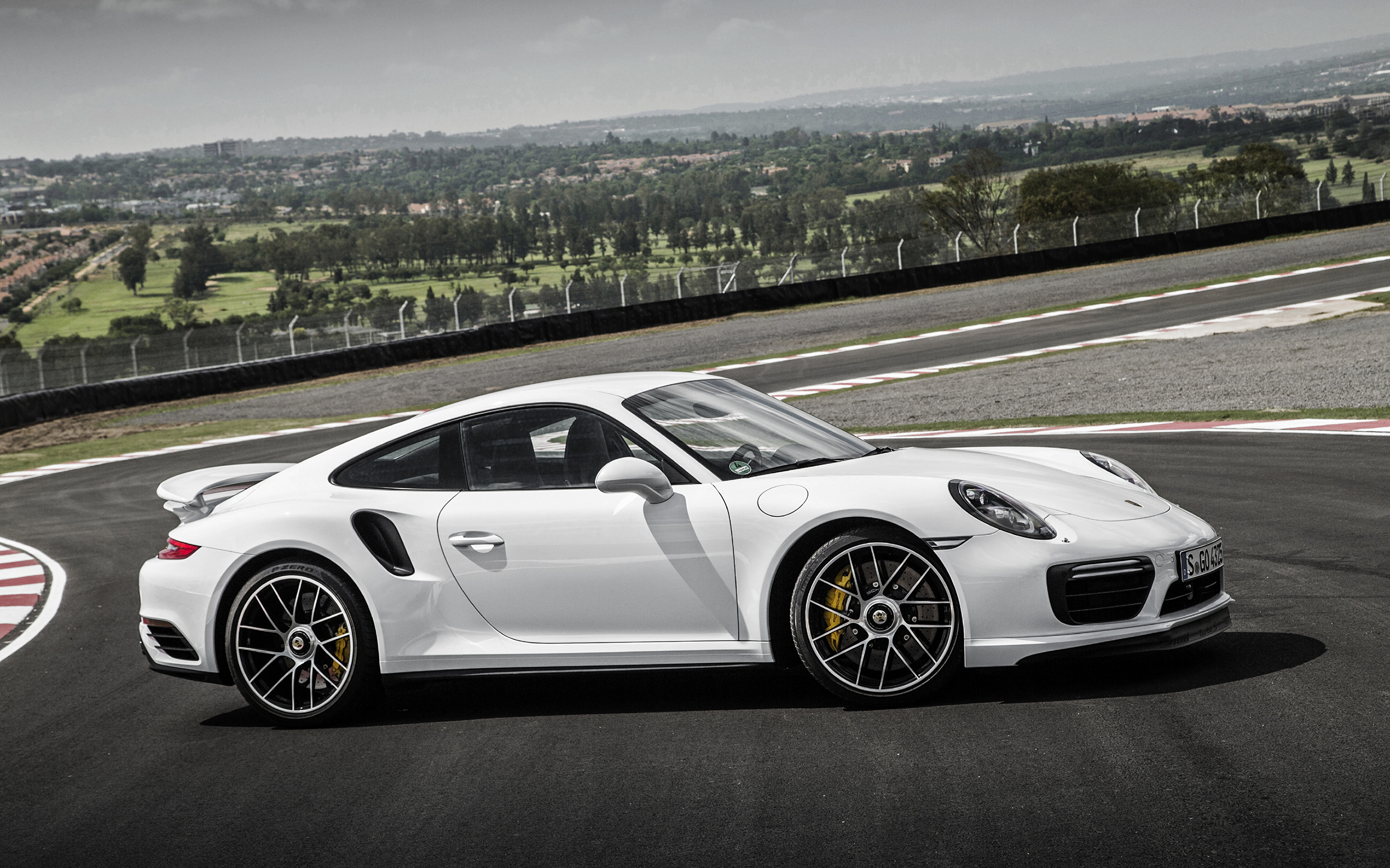 Порше спорткар. Порше 911 турбо s. Porsche 911 Turbo s 2016. Porsche 911 турбо s белый. Спорткар Порше 911.