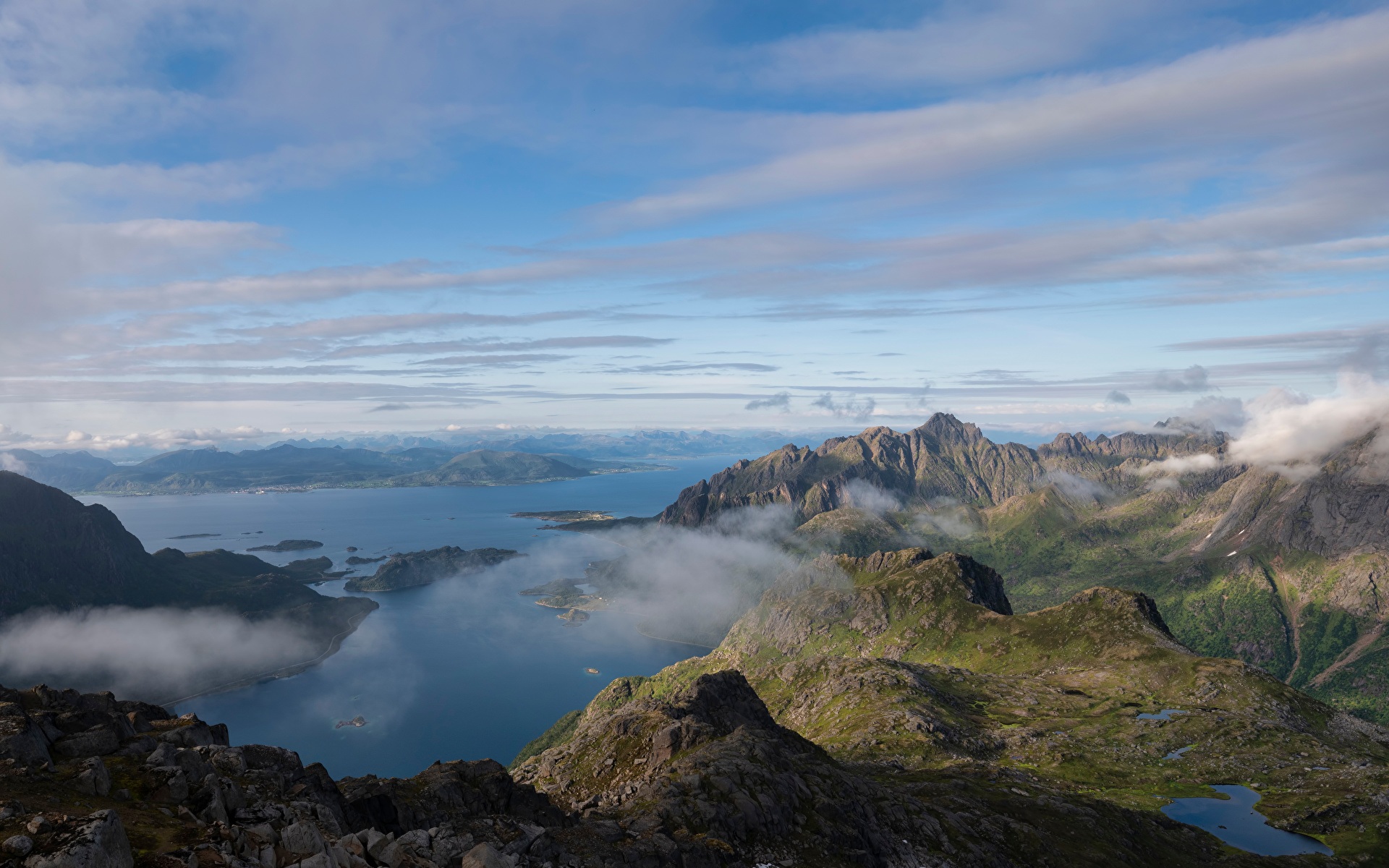 Фотография Лофотенские острова Норвегия Sløverfjorden Фьорд гора Природа облачно 1920x1200 Горы Облака облако