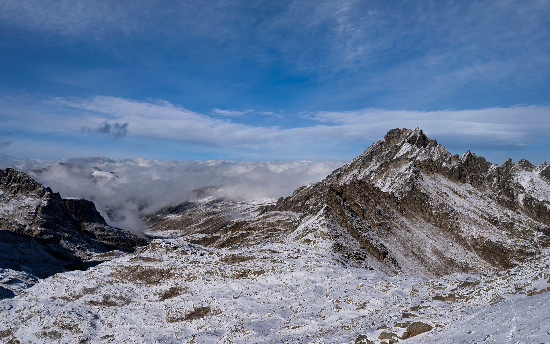 Фотографии Франция Ariege, Pyrenees Горы Природа Небо облачно 1920x1200 гора Облака облако