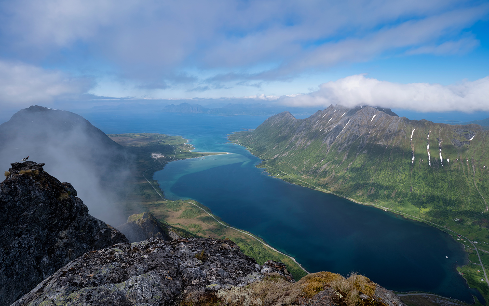 Обои для рабочего стола Лофотенские острова Норвегия Morfjord Фьорд Горы Природа Сверху Облака 1920x1200 гора облако облачно