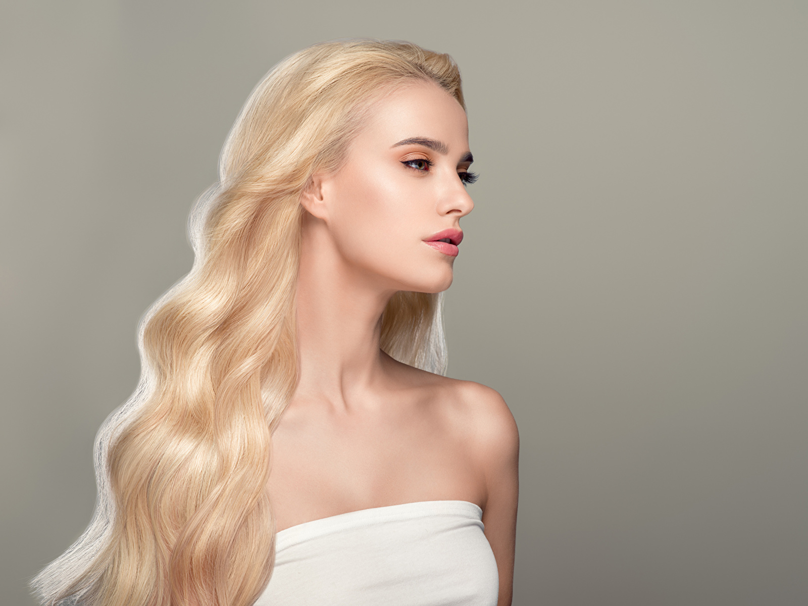 6. 10 Stunning Blonde Hair with Gray Streaks Looks - wide 1