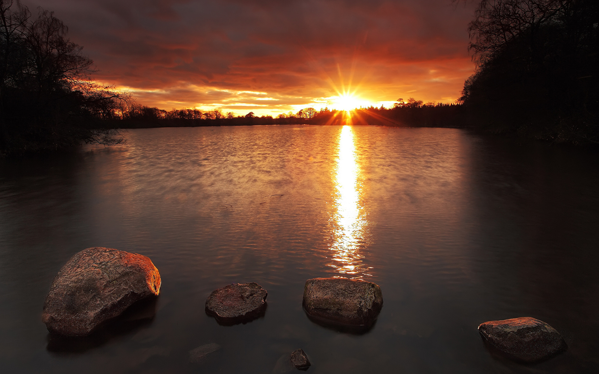 Картинки солнца Природа Озеро рассвет и закат воде Камень 1920x1200 1285