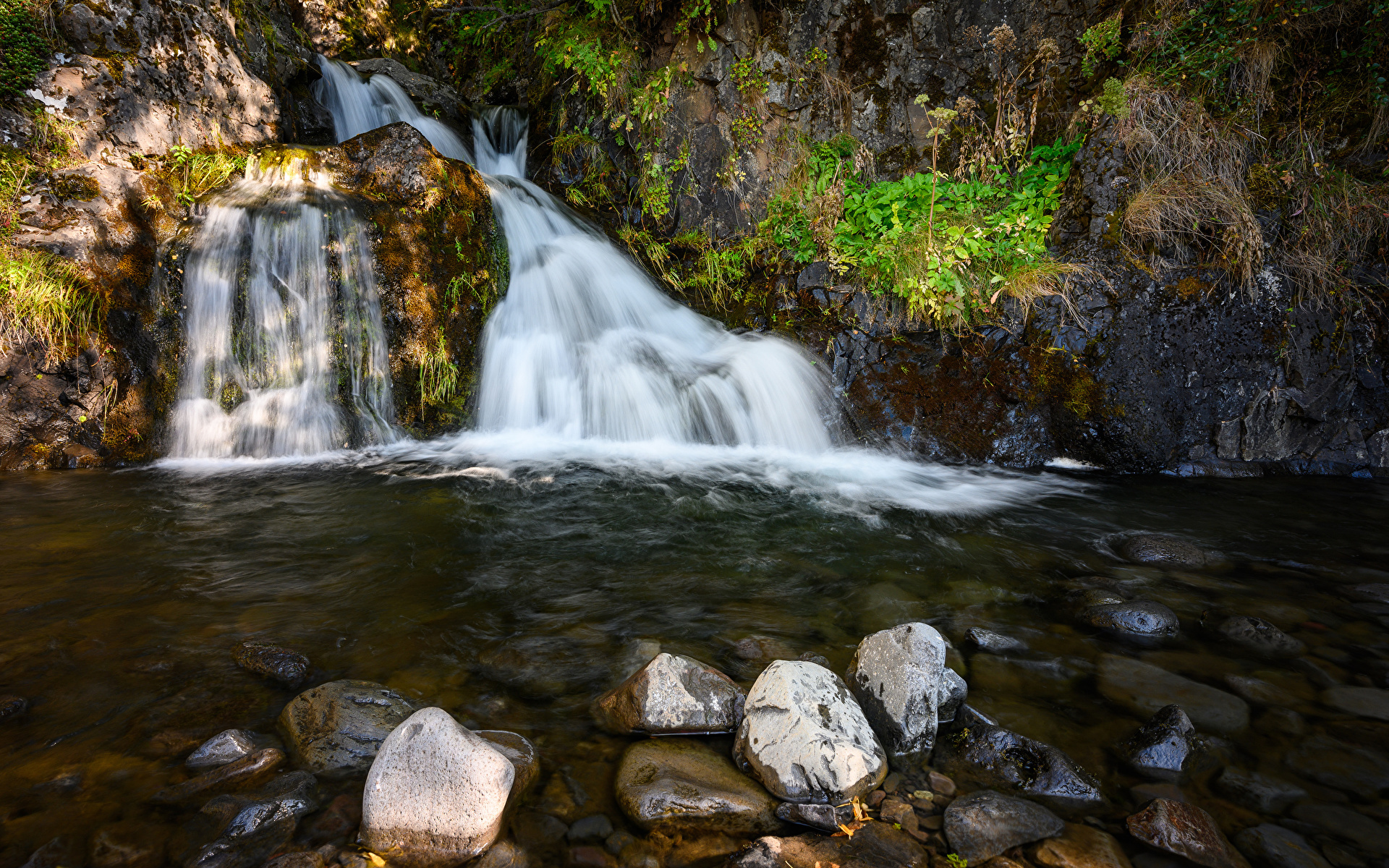 Фото Исландия ручеек Природа Водопады Камень 1920x1200 Ручей Камни
