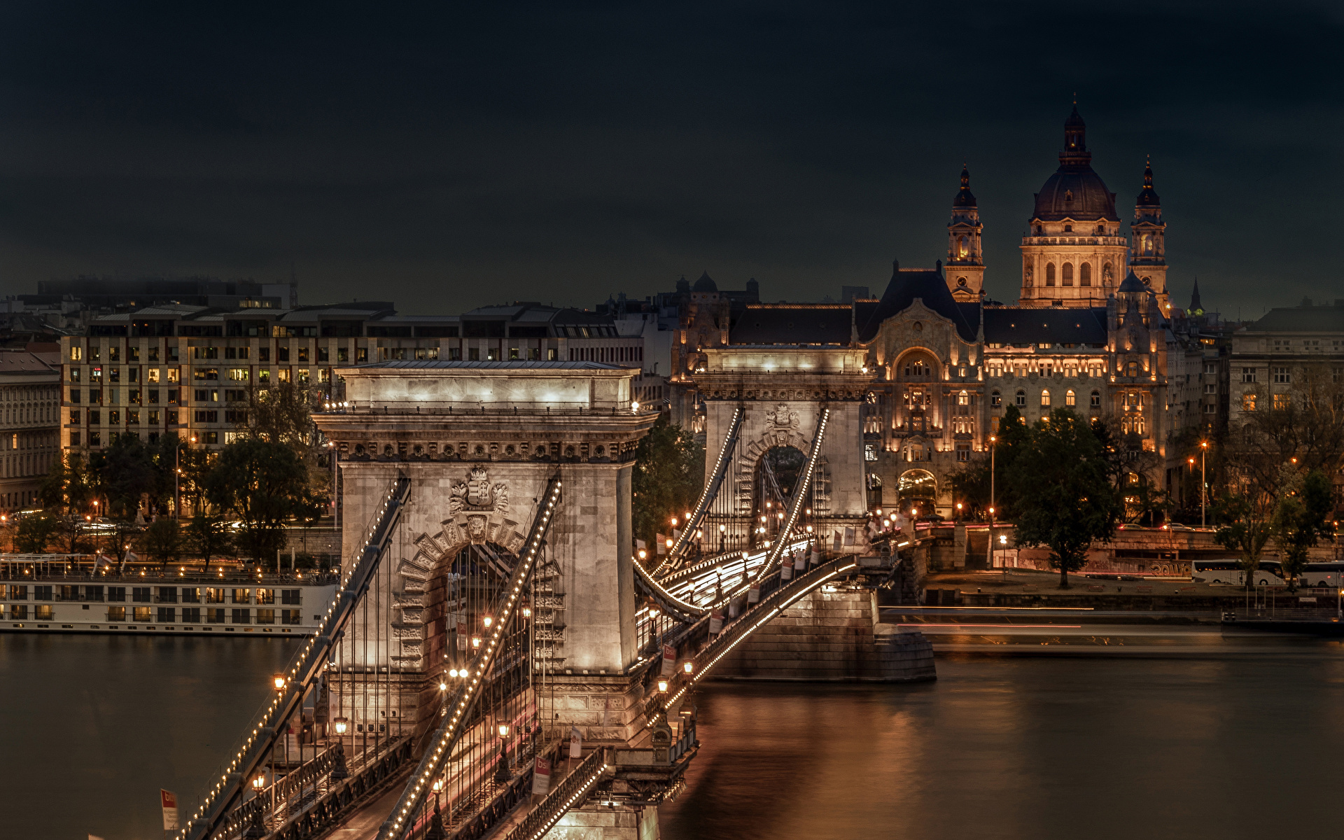 Фото Будапешт Венгрия Chain Bridge мост Ночь речка Уличные фонари город Здания 1920x1200 Мосты Реки река ночью в ночи Ночные Дома Города