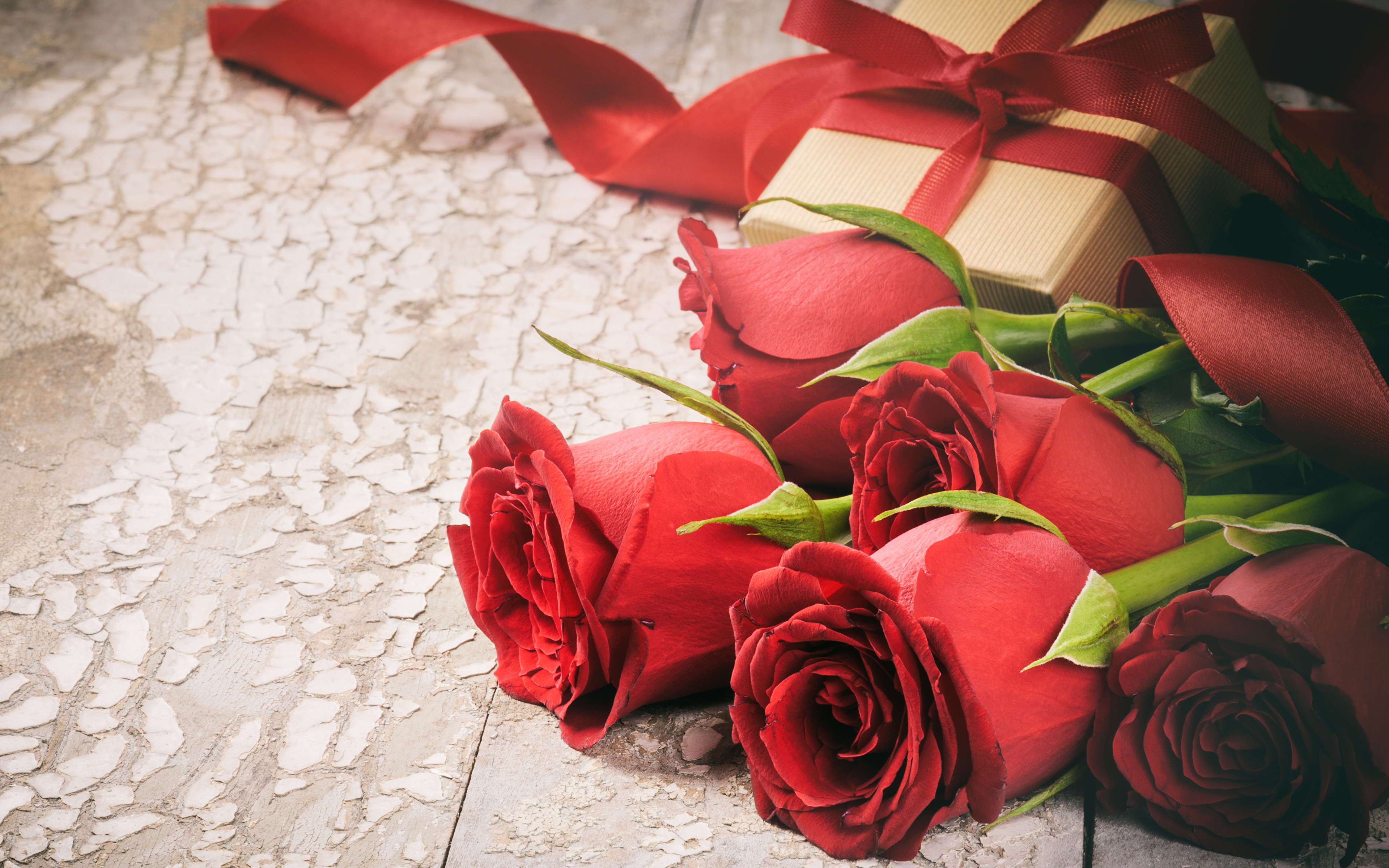 розы красные подарок без смс