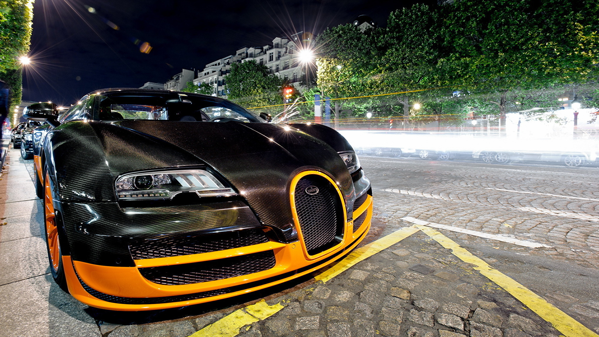 Крутые машины на телефон. Гиперкар Bugatti Veyron. Бугатти Вейрон супер спорт Золотая тюнингованная. Bugatti Veyron 16.4 Black Tuning. Бугатти 2077.