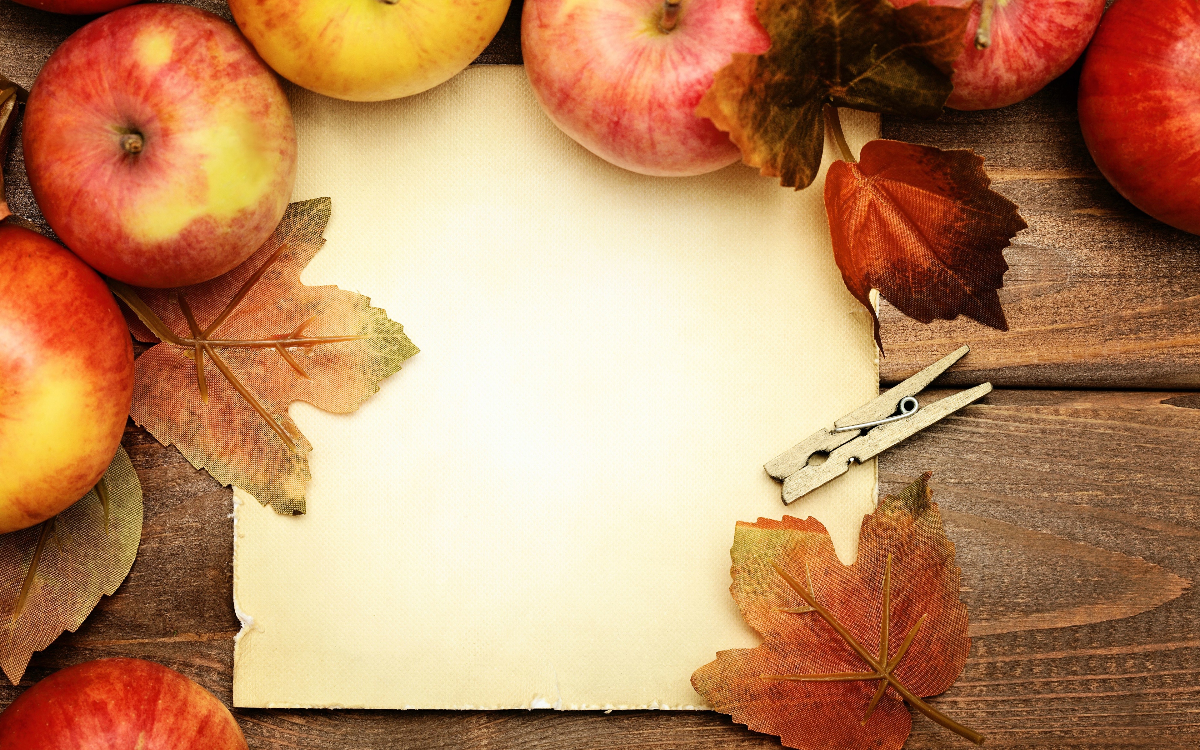 Яблоко, книга, листья, осень загрузить