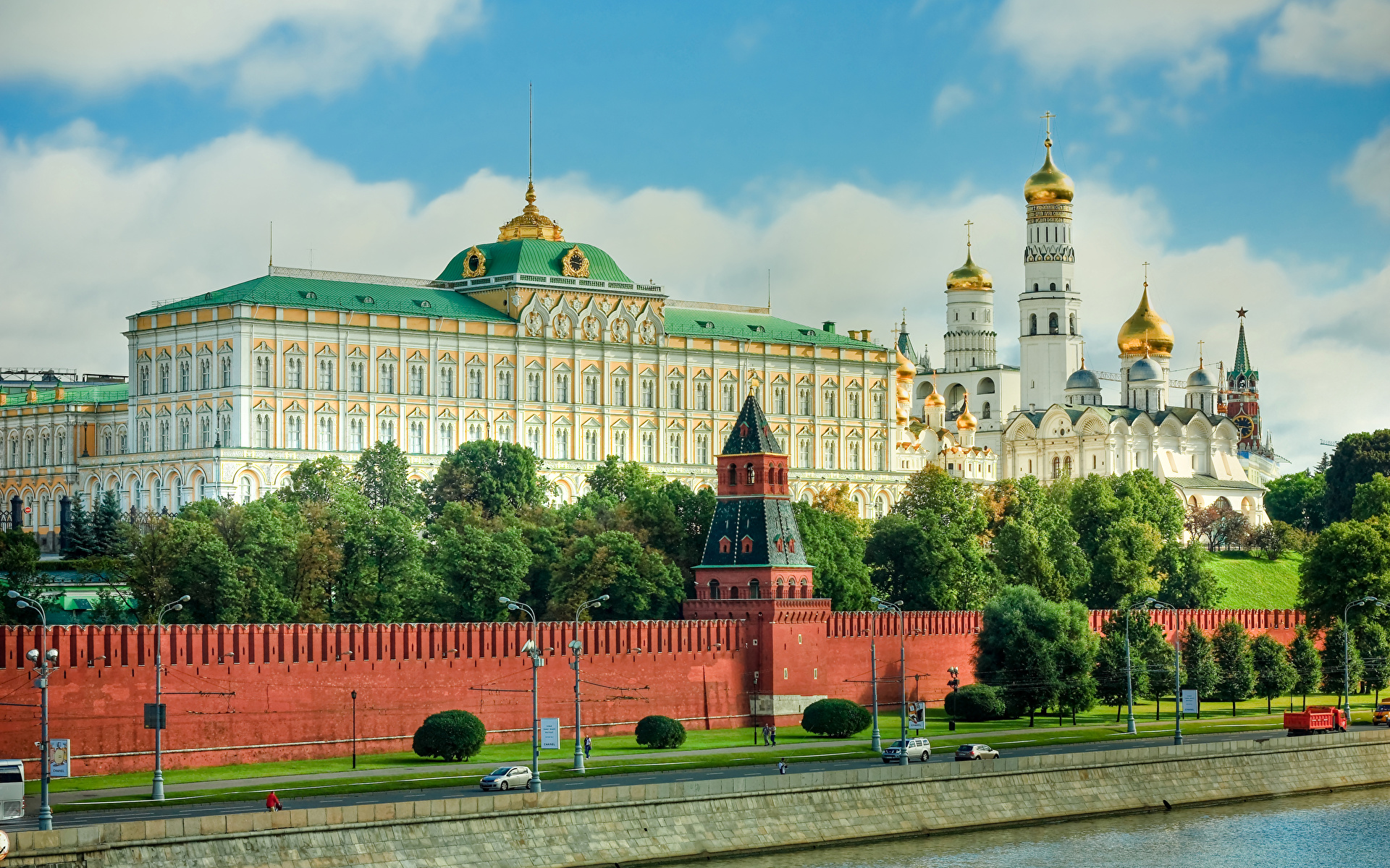 что такое кремль в москве