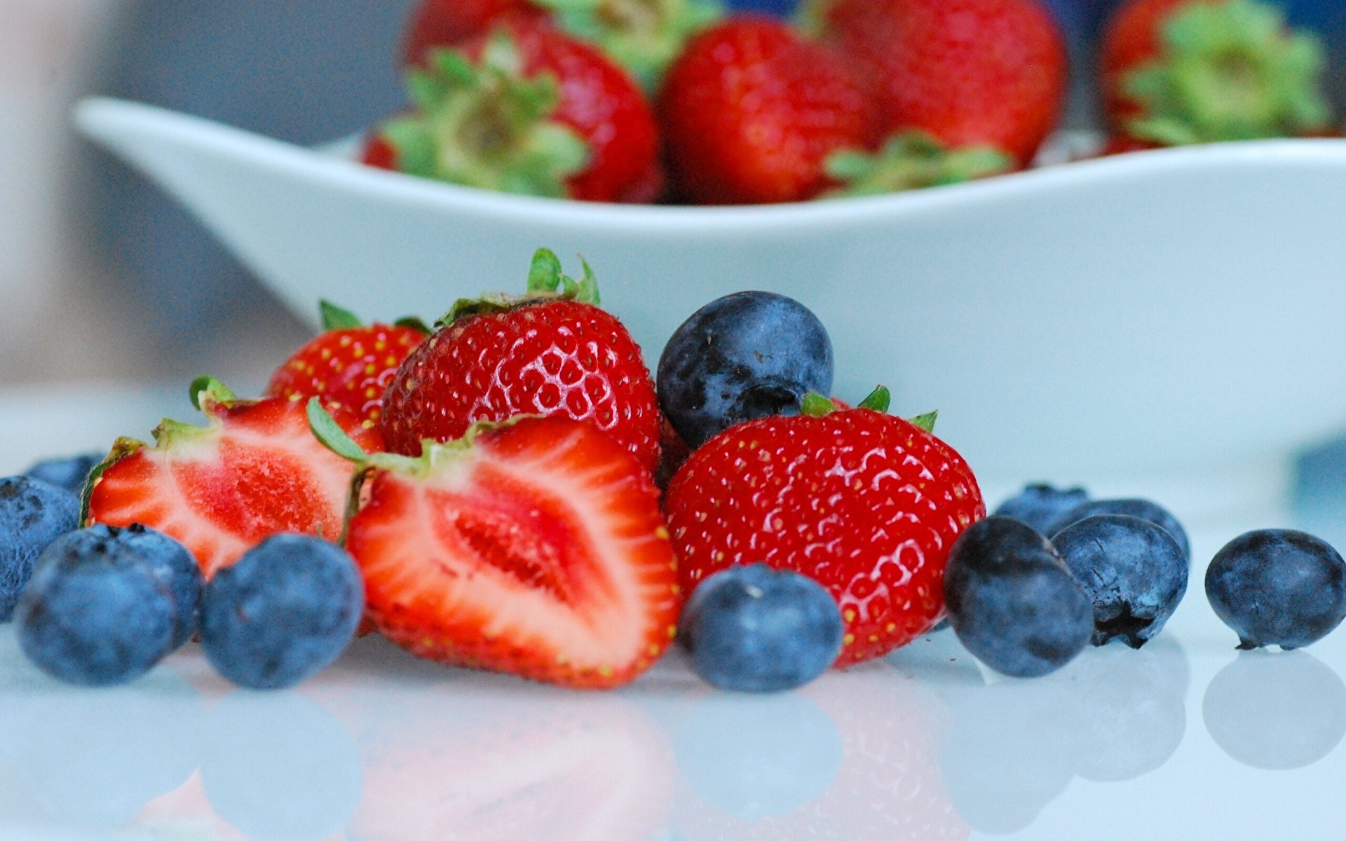 еда ягоды земляника черника ведро food berries strawberries blueberries bucket бесплатно