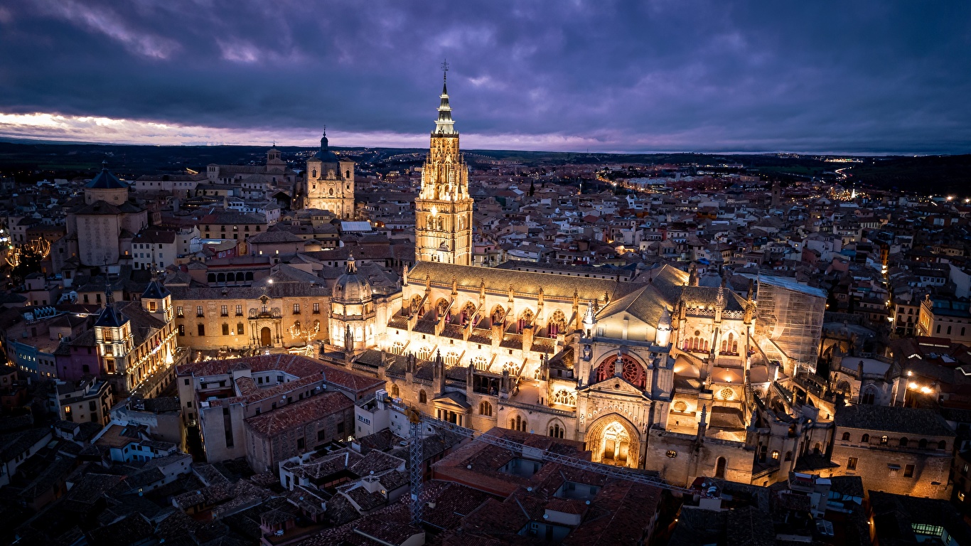Картинки Собор Испания Памятники St. Mary's Cathedral, Toledo Вечер Сверху горизонта город 1366x768 Горизонт Города