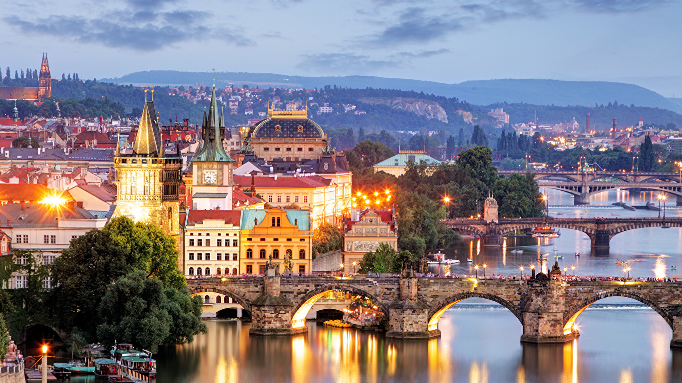 Картинка Прага Чехия Vltava мост Рассветы и закаты Реки город 1366x768 Мосты рассвет и закат река речка Города