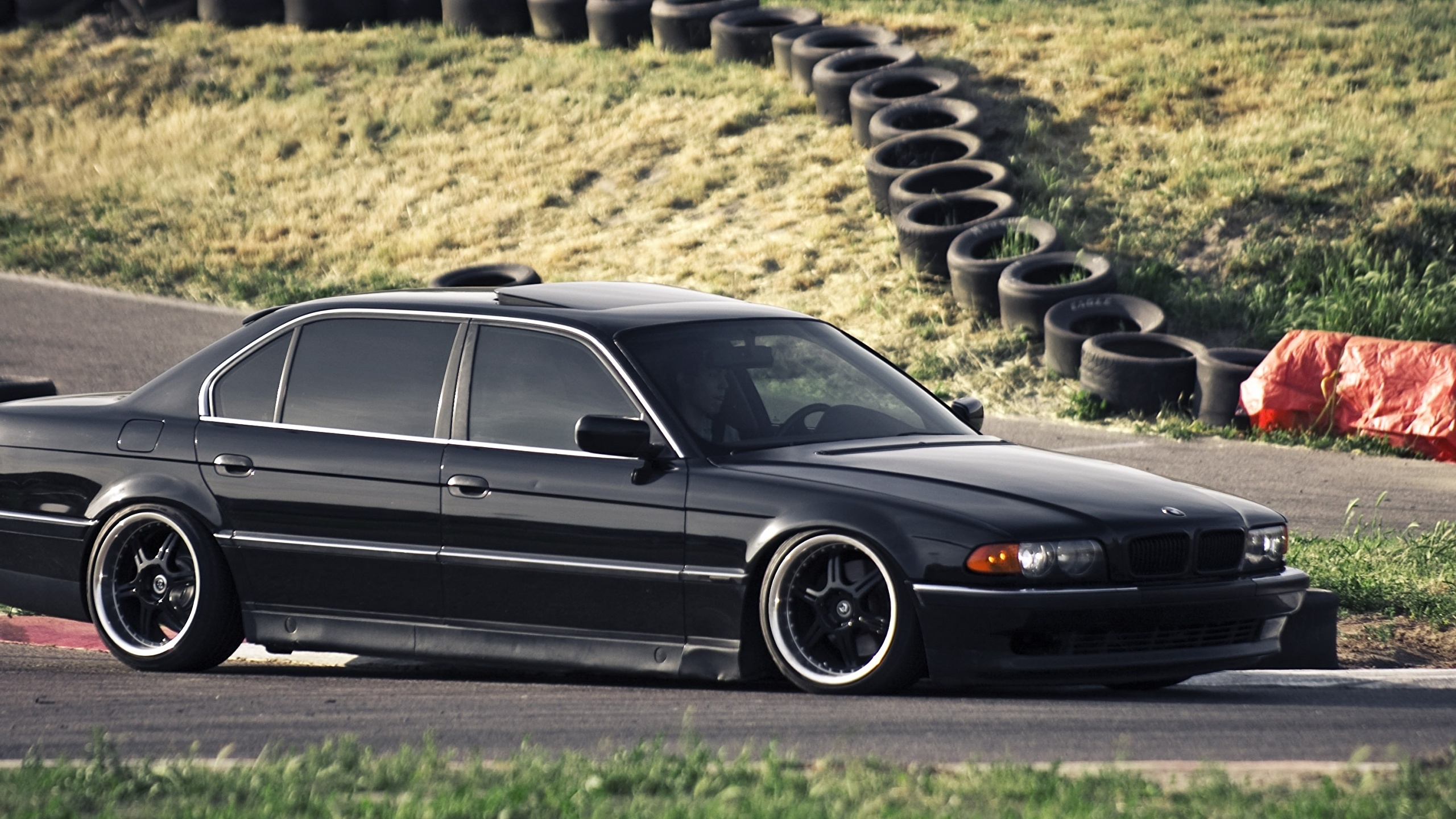 Е 7 3. БМВ е38 740. BMW 740 e38 бумер. BMW e38 черная. BMW 7 e38 Black.