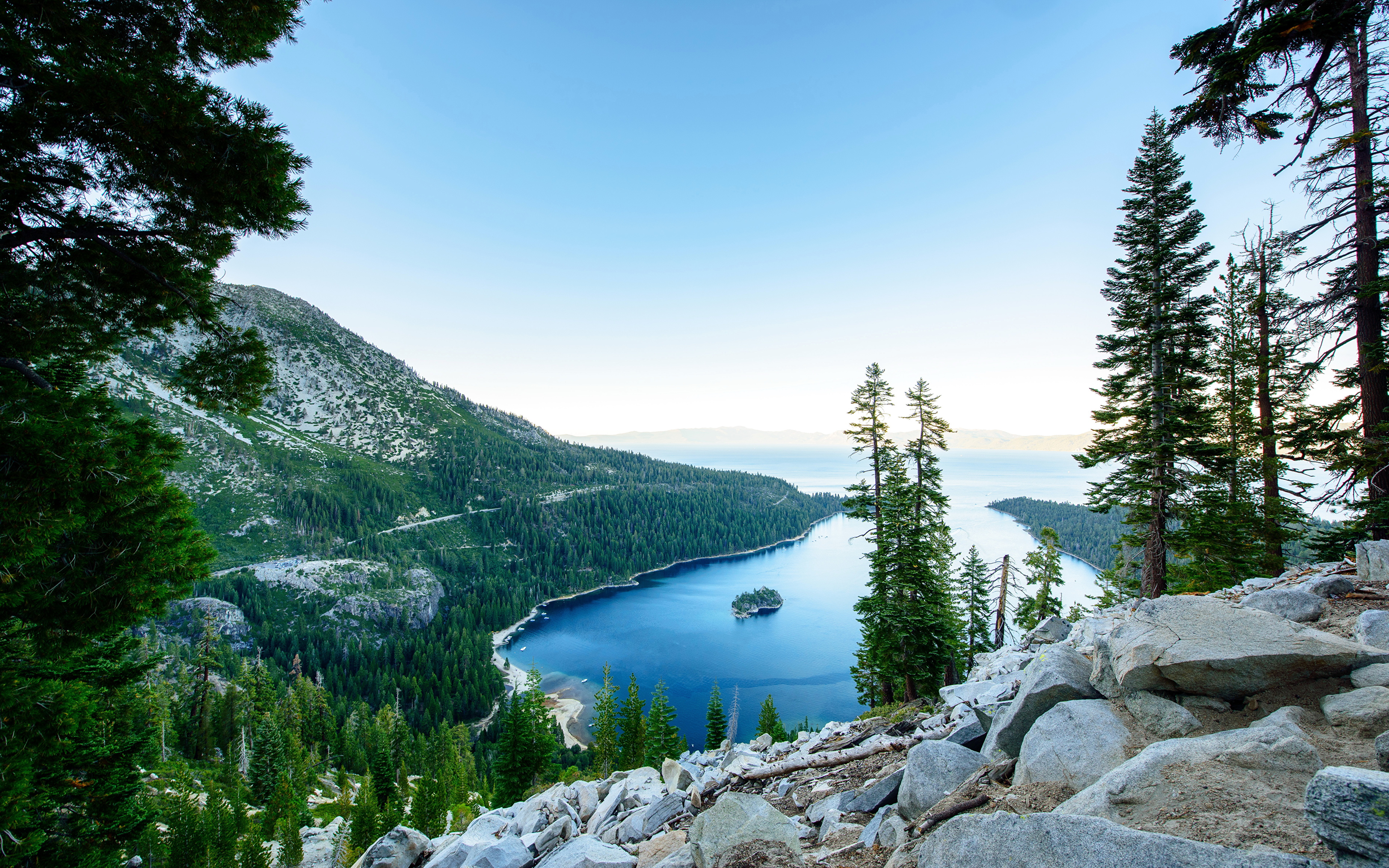 Голубое озеро в Калифорнии бесплатно