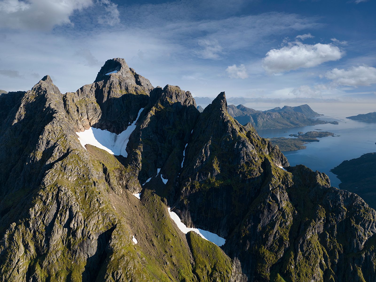 Фотографии Лофотенские острова Норвегия Горы Скала Природа 1600x1200 гора Утес скале скалы
