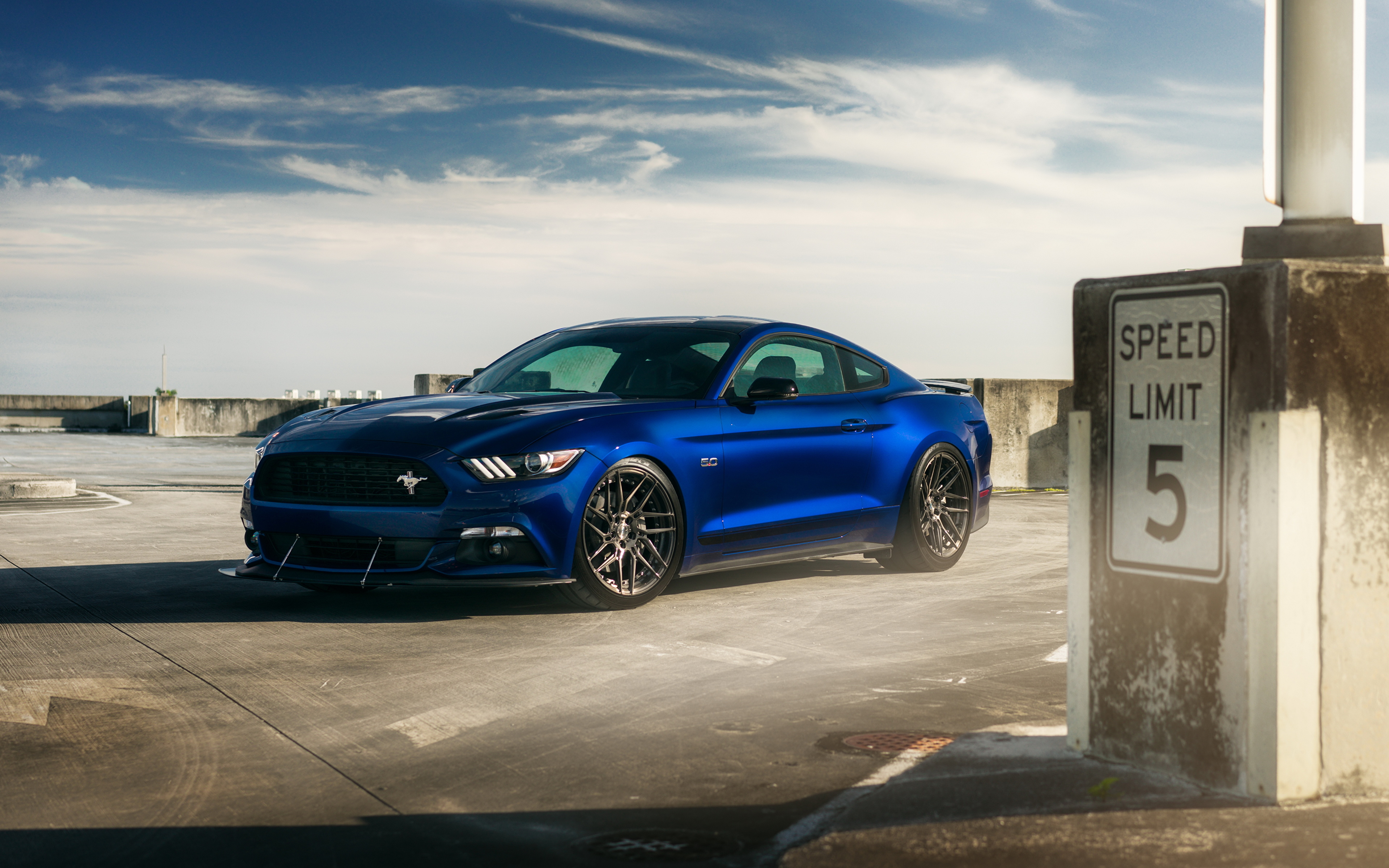 синий Ford Mustang бесплатно