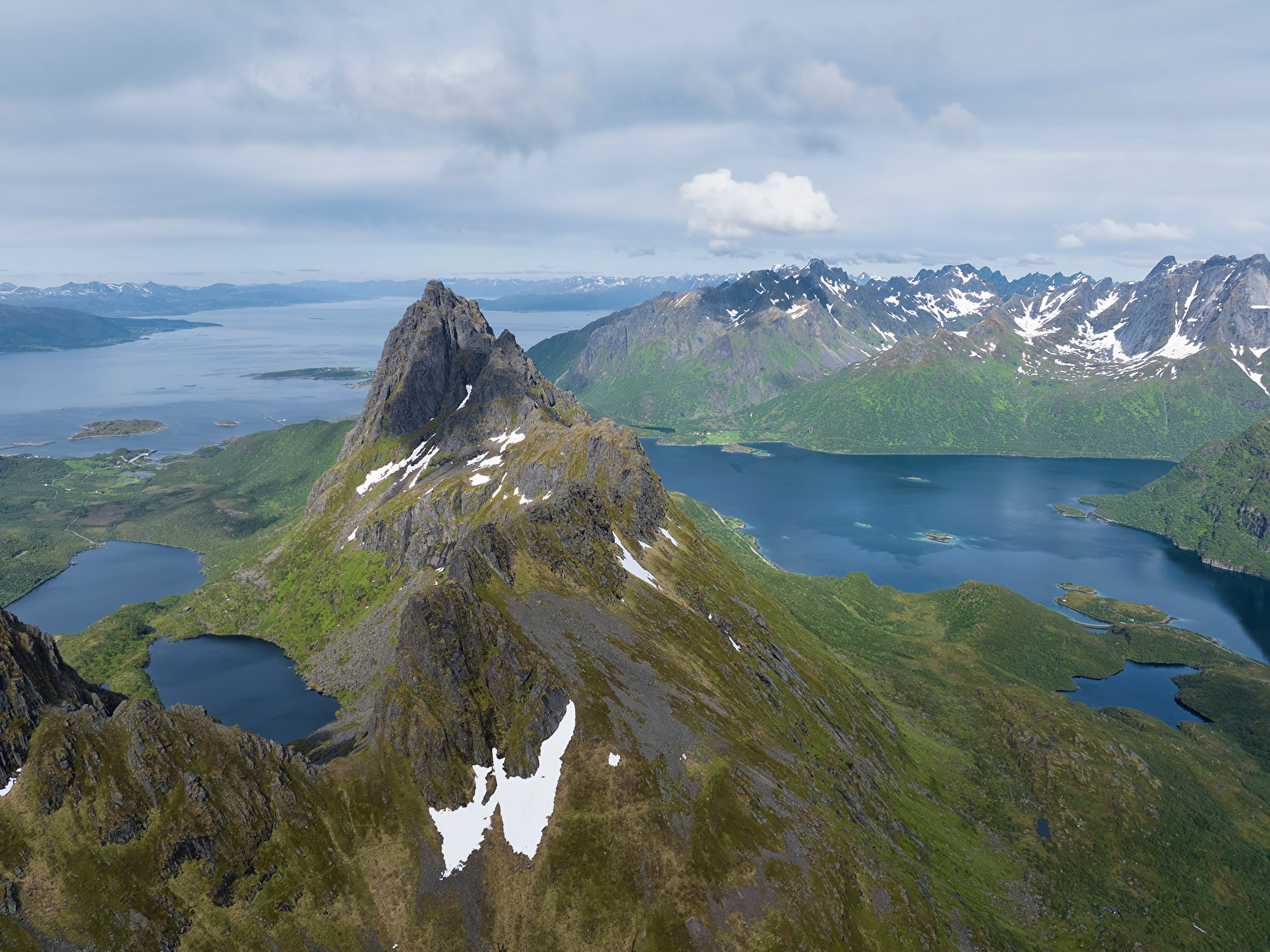 Картинка Лофотенские острова Норвегия Фьорд Горы Природа Сверху 1600x1200 гора