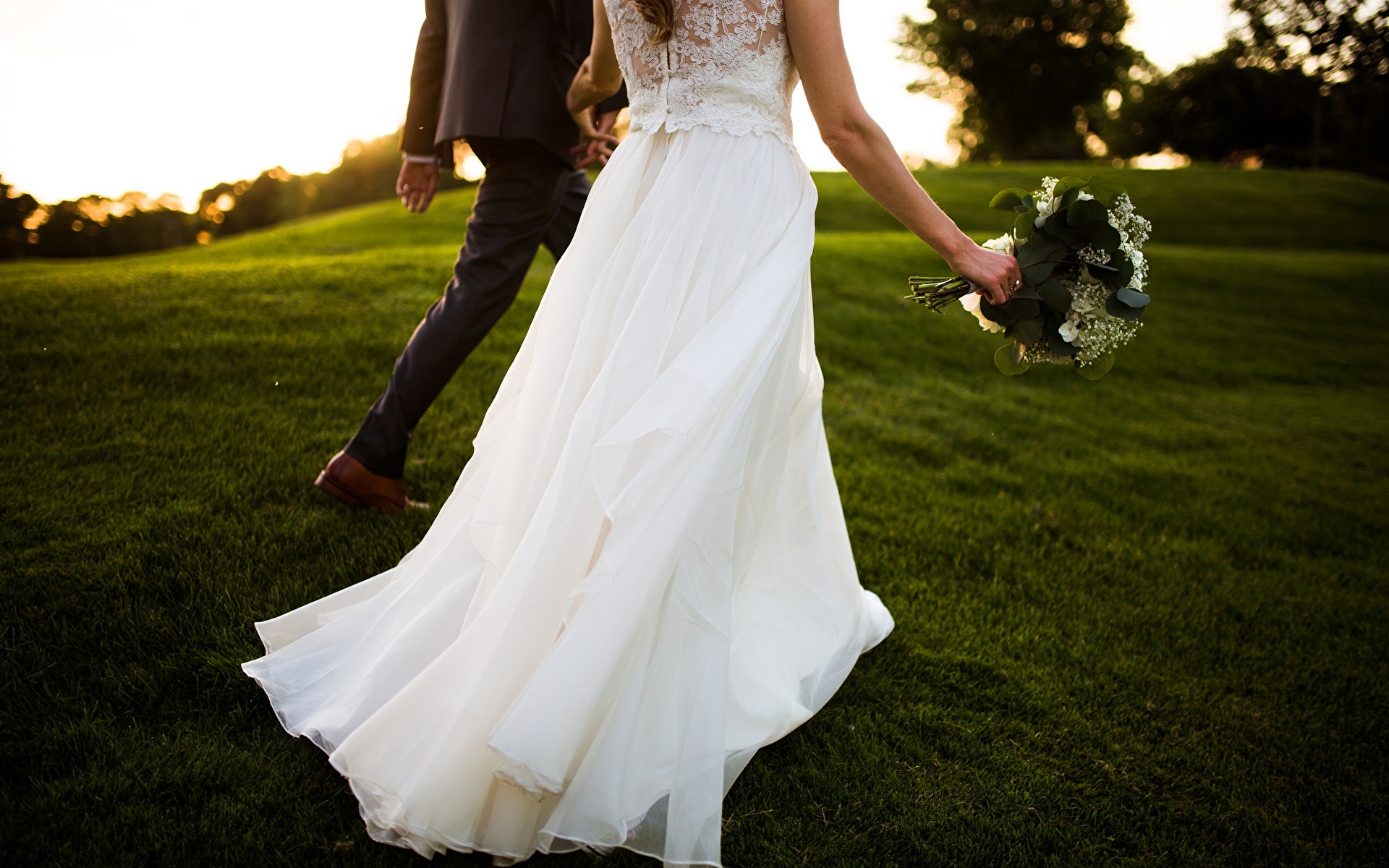 Свадебное платье с женихом