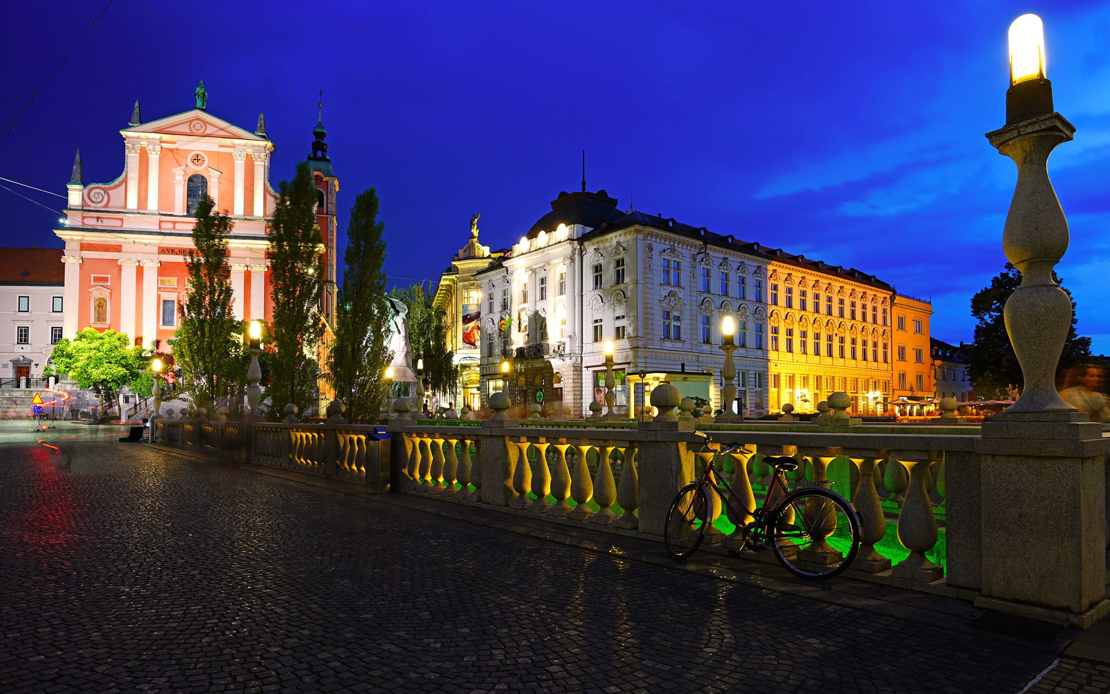 Картинки Любляна Словения Мосты в ночи город Здания 3840x2400 мост Ночь ночью Ночные Дома Города