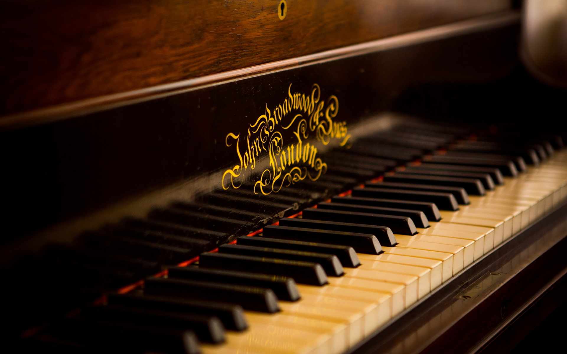 Фото пианина вблизи 1920x1200 Пианино фортепиано Крупным планом