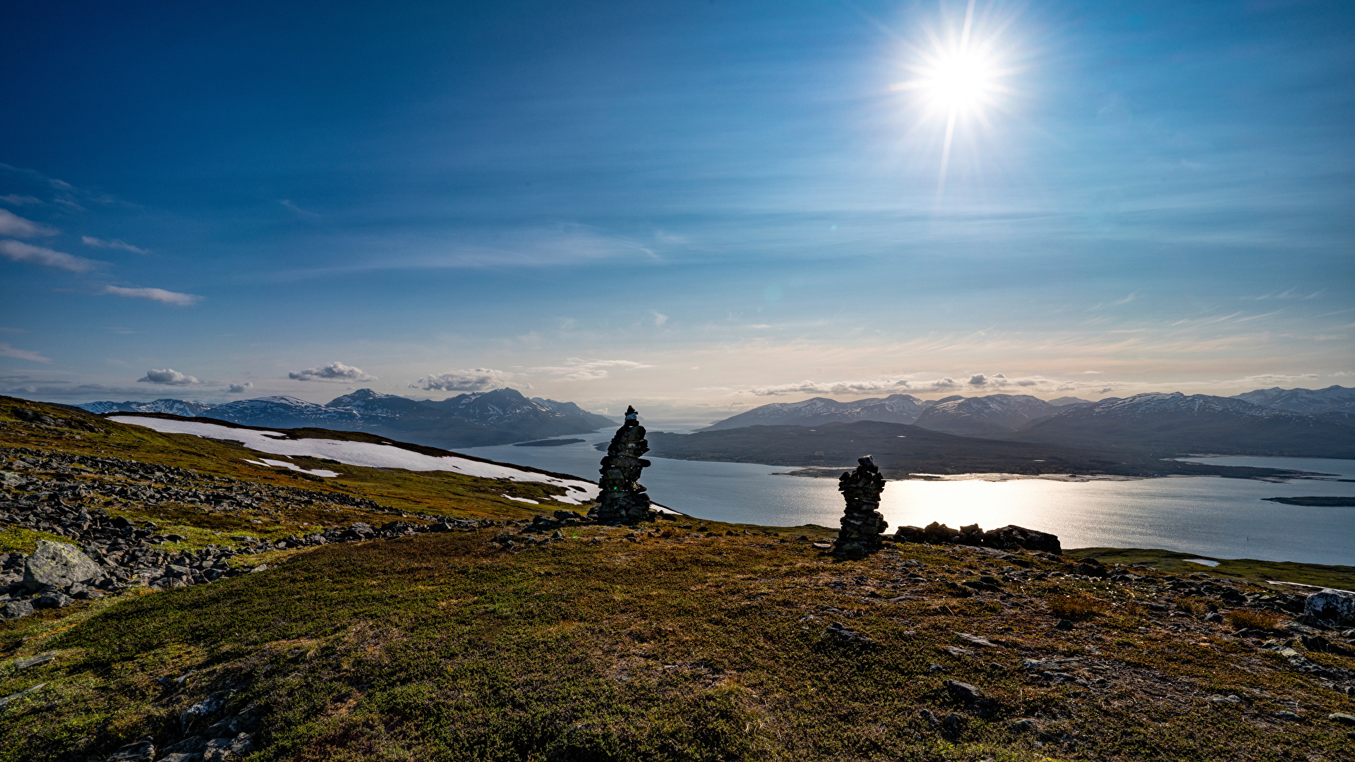 Фотография Норвегия Tromsø солнца Природа Небо Луга Камни 1920x1080 Солнце Камень