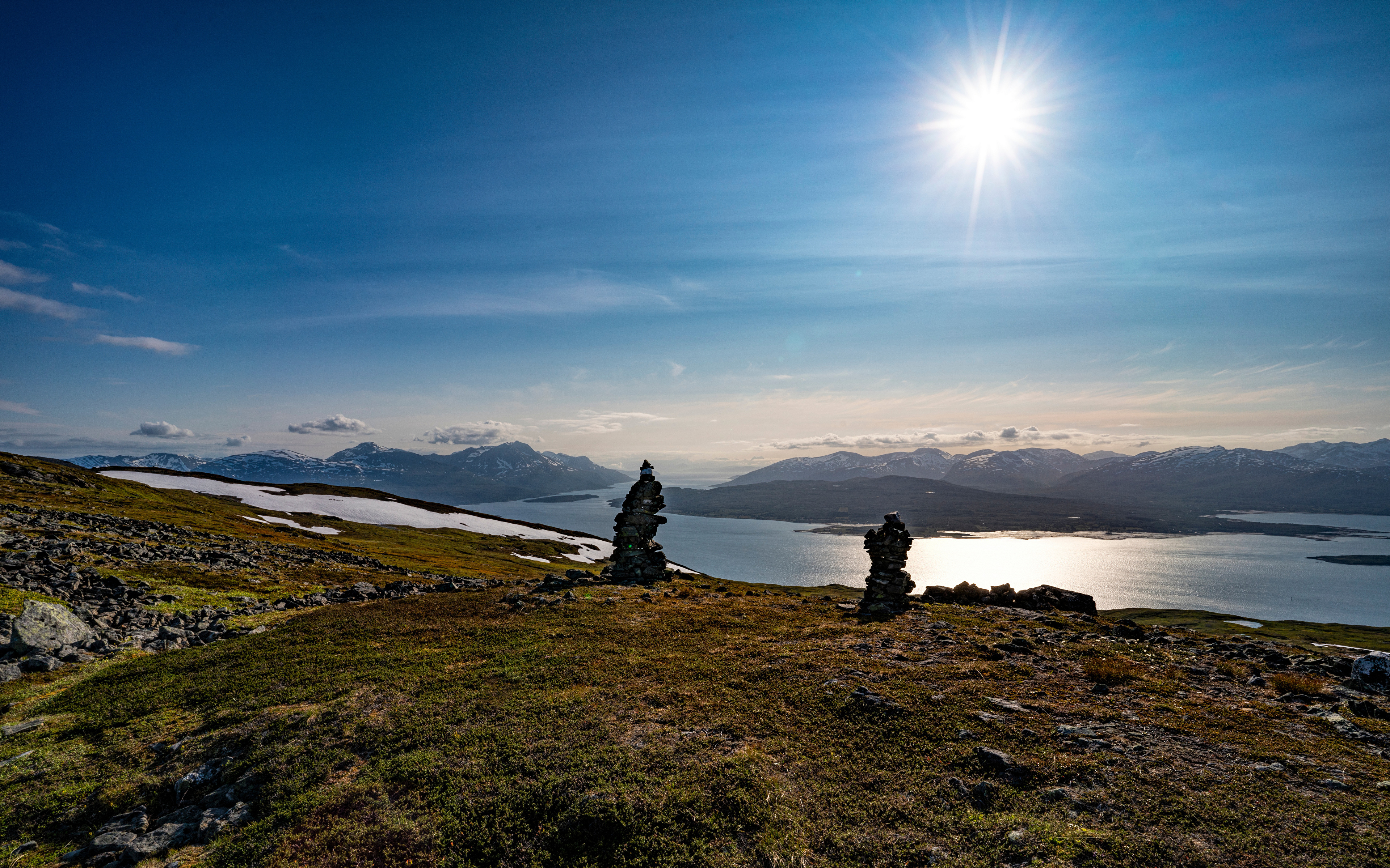 Фотография Норвегия Tromsø солнца Природа Небо Луга Камни 3840x2400 Солнце Камень