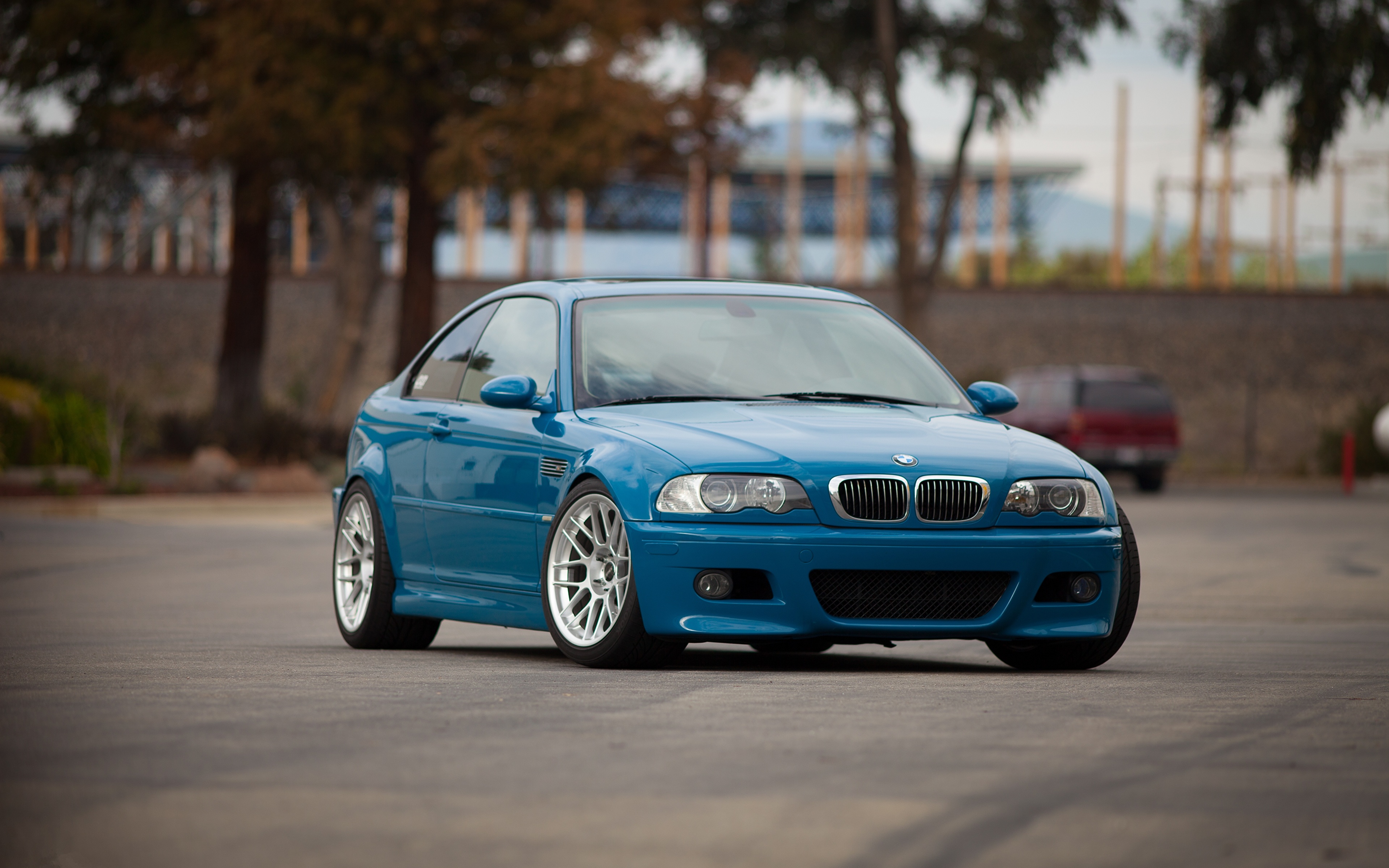 BMW M3 голубая бесплатно
