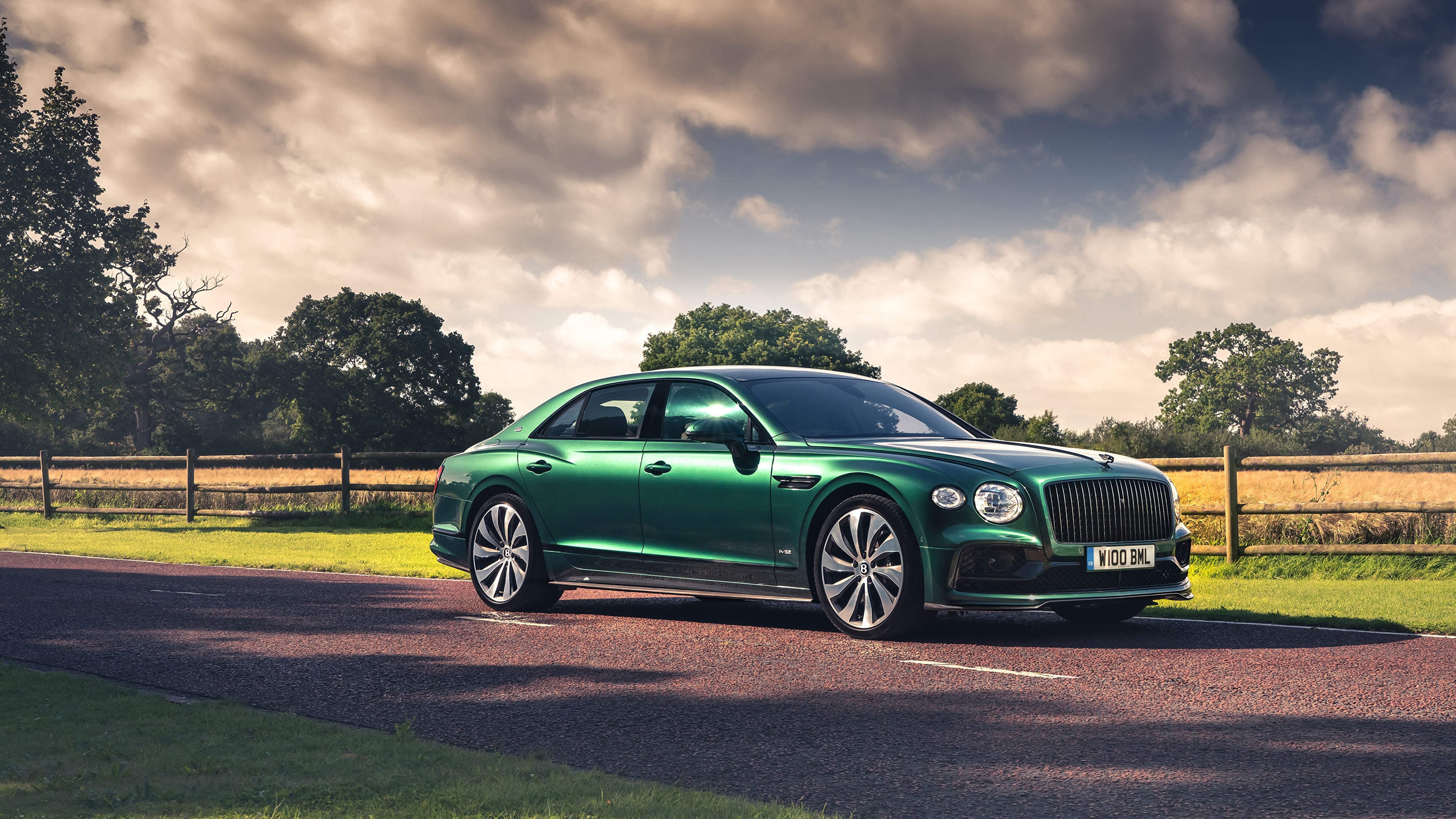 Картинка Bentley Flying Spur, Styling Specification, UK-spec, 2020 Седан зеленая Сбоку машина 3840x2160 Бентли Зеленый зеленые зеленых авто машины Автомобили автомобиль