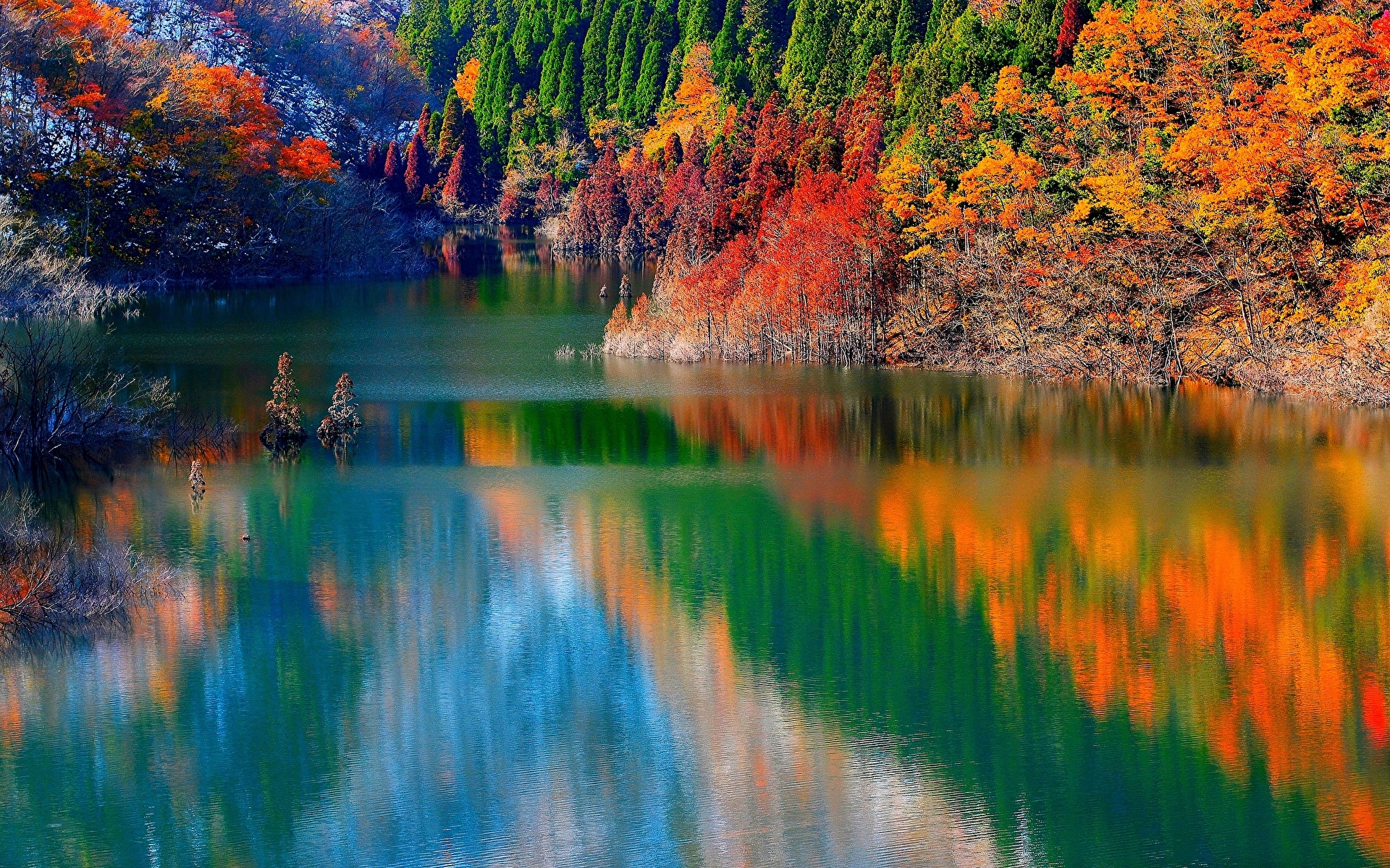 природа деревья осень озеро отражение горы скачать