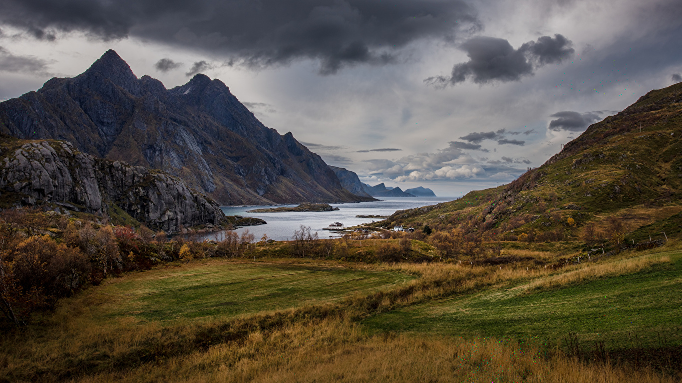 Фотографии Лофотенские острова Норвегия Горы Природа Пейзаж облако 1366x768 гора Облака облачно