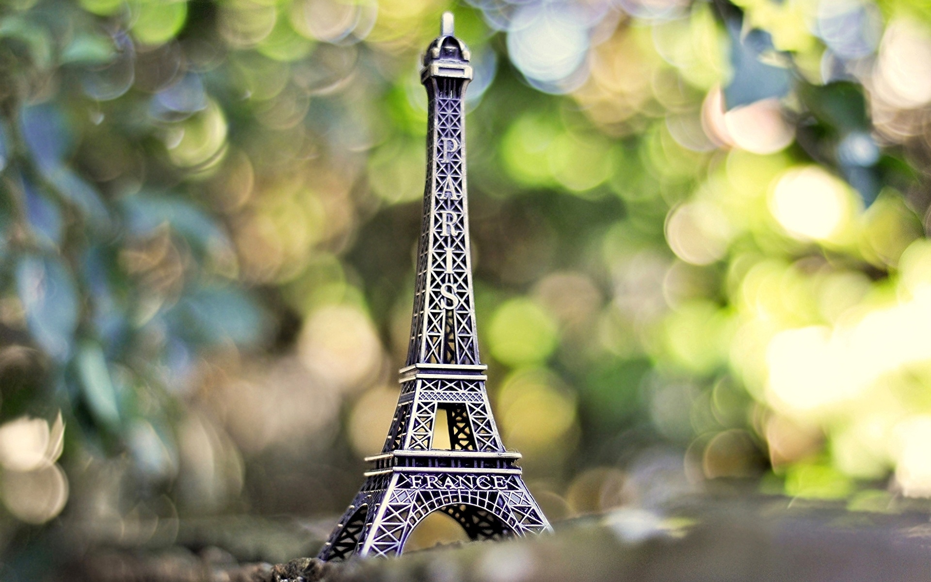 Эйфелева башня париж поля без смс