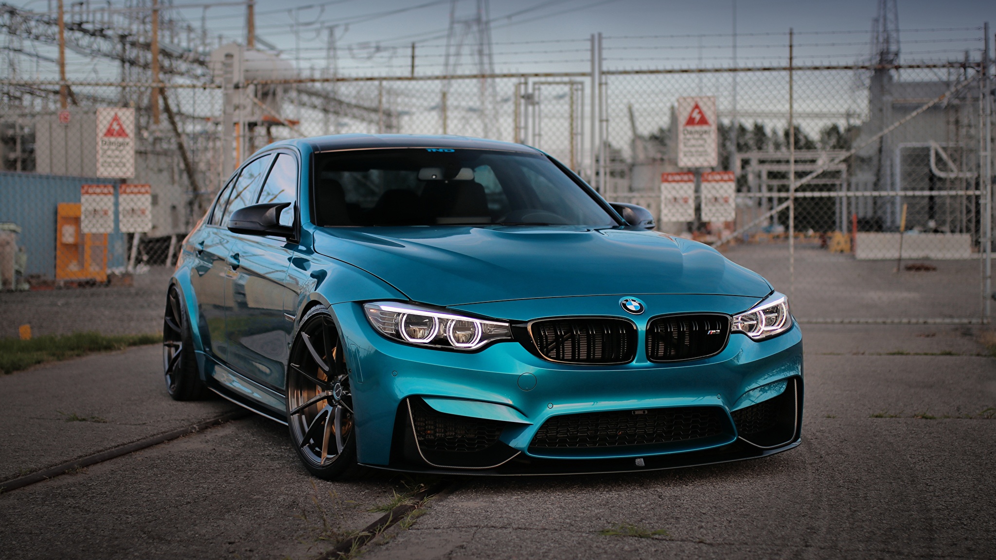 BMW m5 f30 голубая