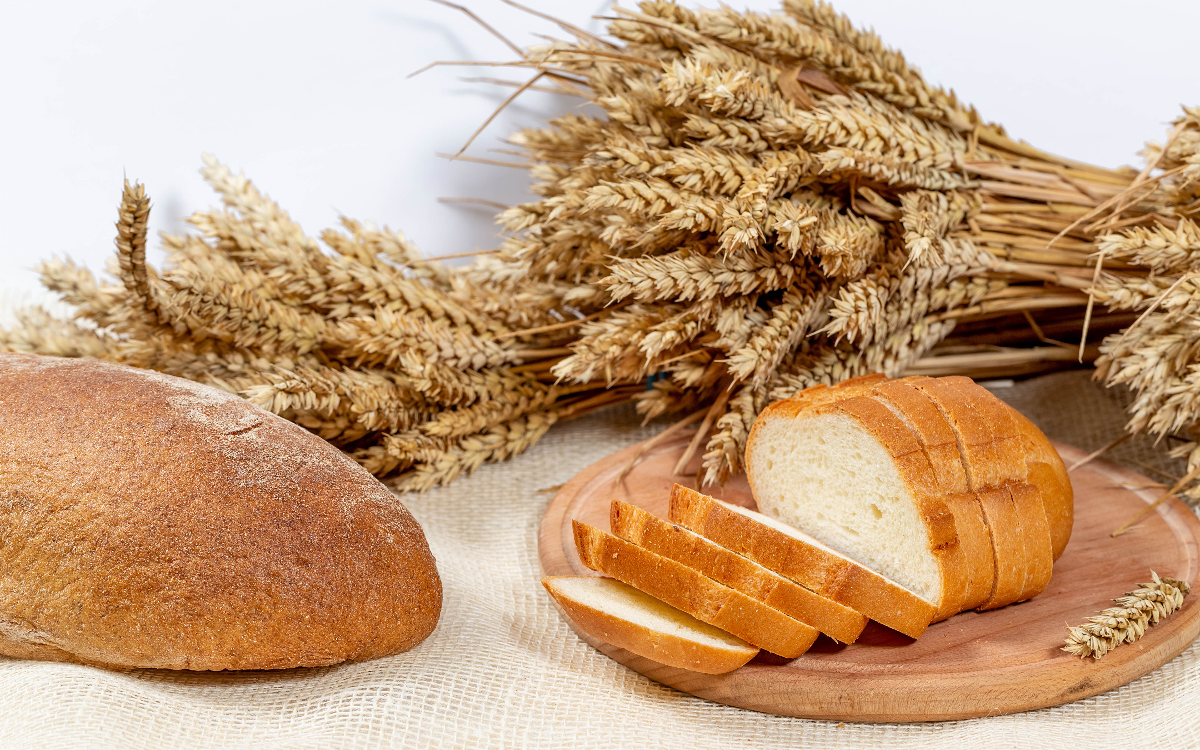 Пшеничные пирожки. Аппетитный хлеб. Красивый хлеб. Хлеб пшеница. Хлеб и хлебобулочные изделия.