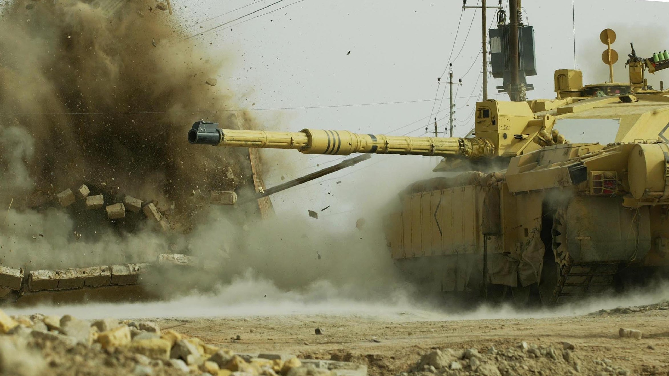 Подбитый челленджер. Challenger 2 танк. Челленджер 2 в Ираке. Челленджер 2 танк в Ираке. Танки Challenger 2 в Ираке 2003.