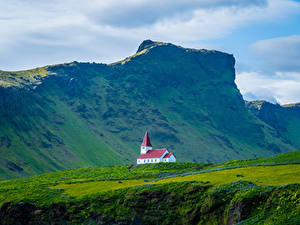 Картинки Исландия Горы Церковь Vík í Mýrda