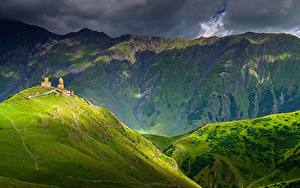 Обои Гора Грузия Облачно Kazbegi, Khevi Province Природа