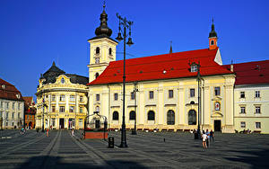 Картинка Румыния Дома Городской площади Уличные фонари Sibiu