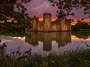 Обои Англия Замок Вечер Пруд Bodiam Castle город