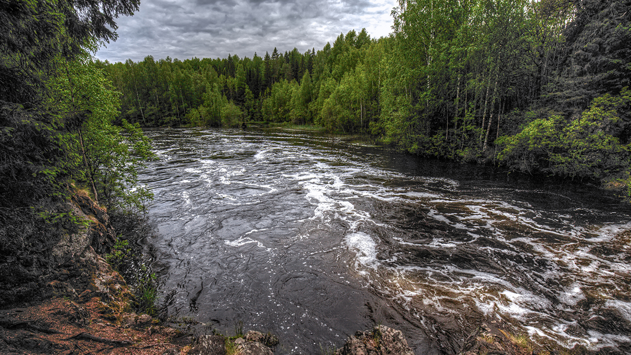 В реке