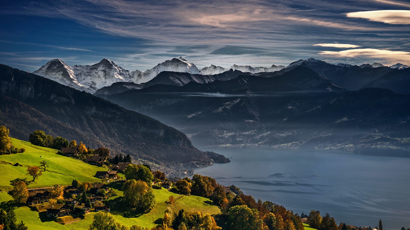 Фотографии Альпы Швейцария Lake Thun, Bernese Oberland гора Природа Луга Озеро Пейзаж 1366x768 альп Горы