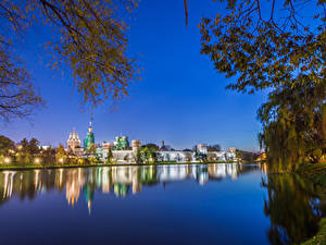 Обои для рабочего стола Россия Москва Храмы Монастырь Речка Вечер Novodevichy Convent Города