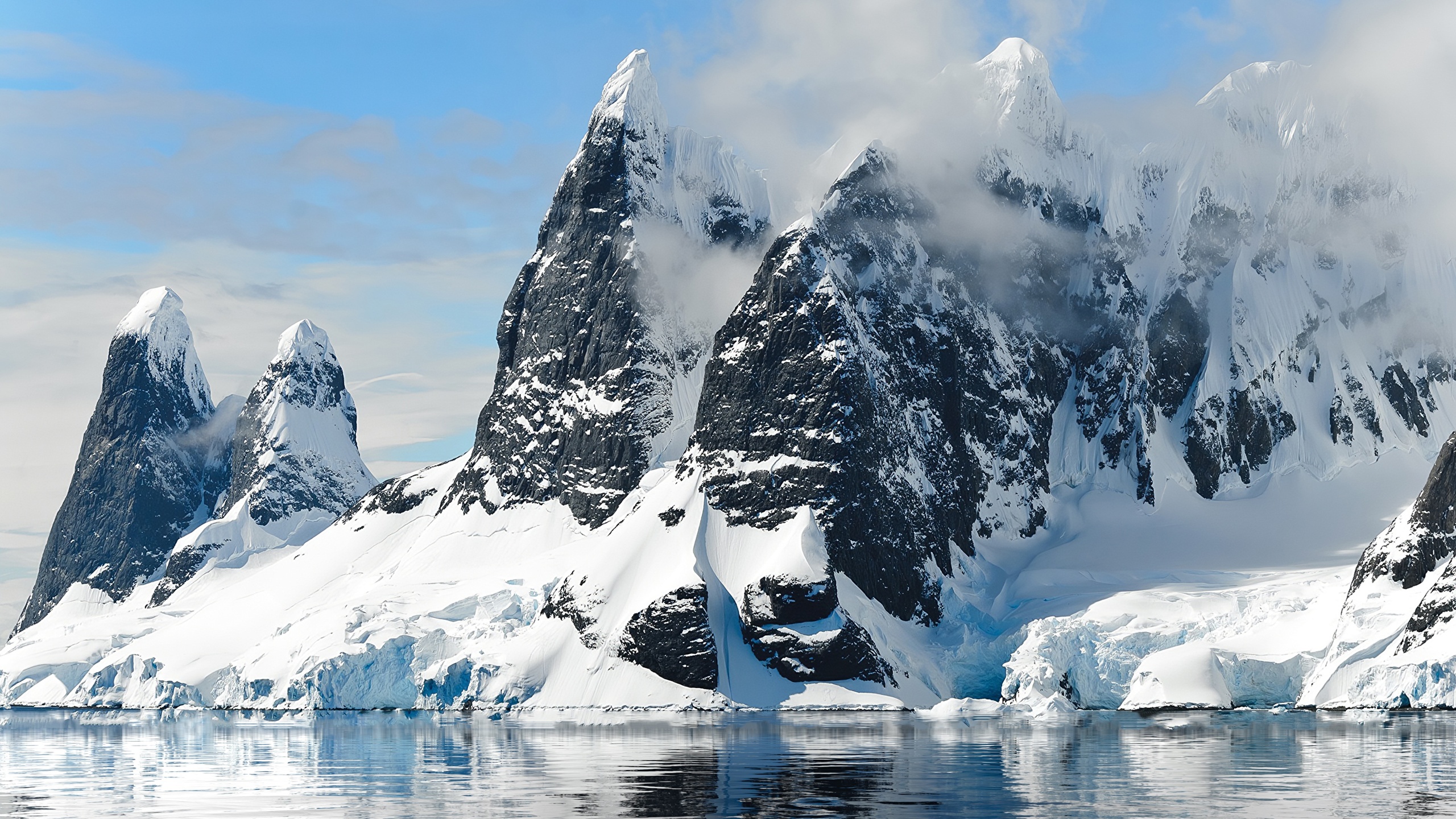 Антарктические горы. Горы Гамбурцева в Антарктиде. Горы Вилсон Антарктида. Снежные горы. Ледяные горы.