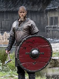 Картинка Воин Викинги (телесериал) Мужчина Щиты Travis Fimmel, Ragnar Lothbrok Фильмы