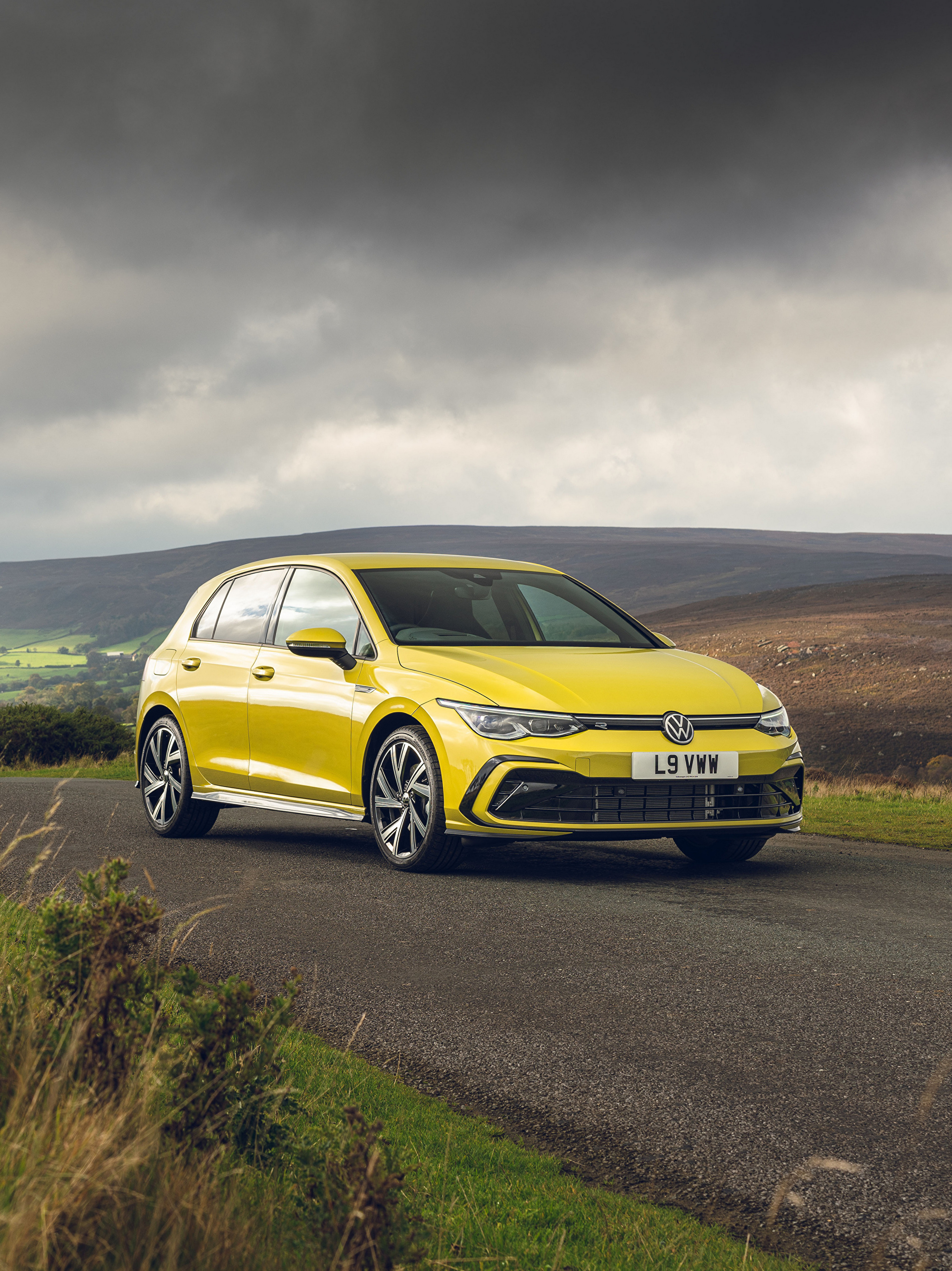 Volkswagen Golf 2020 Yellow