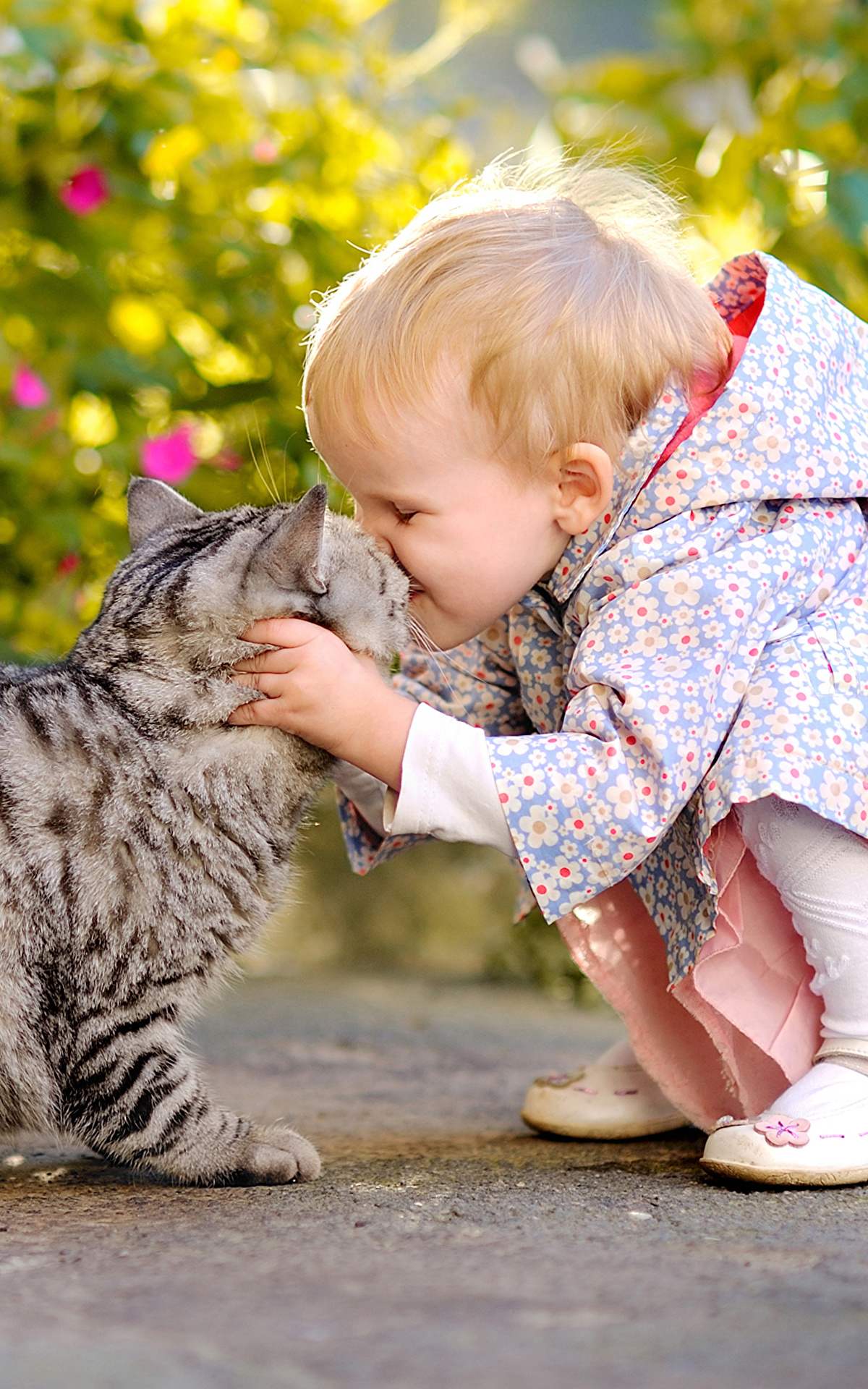 Дети и природа. Животные. Девочка. Детям об экологии. Дети которые спасут мир.