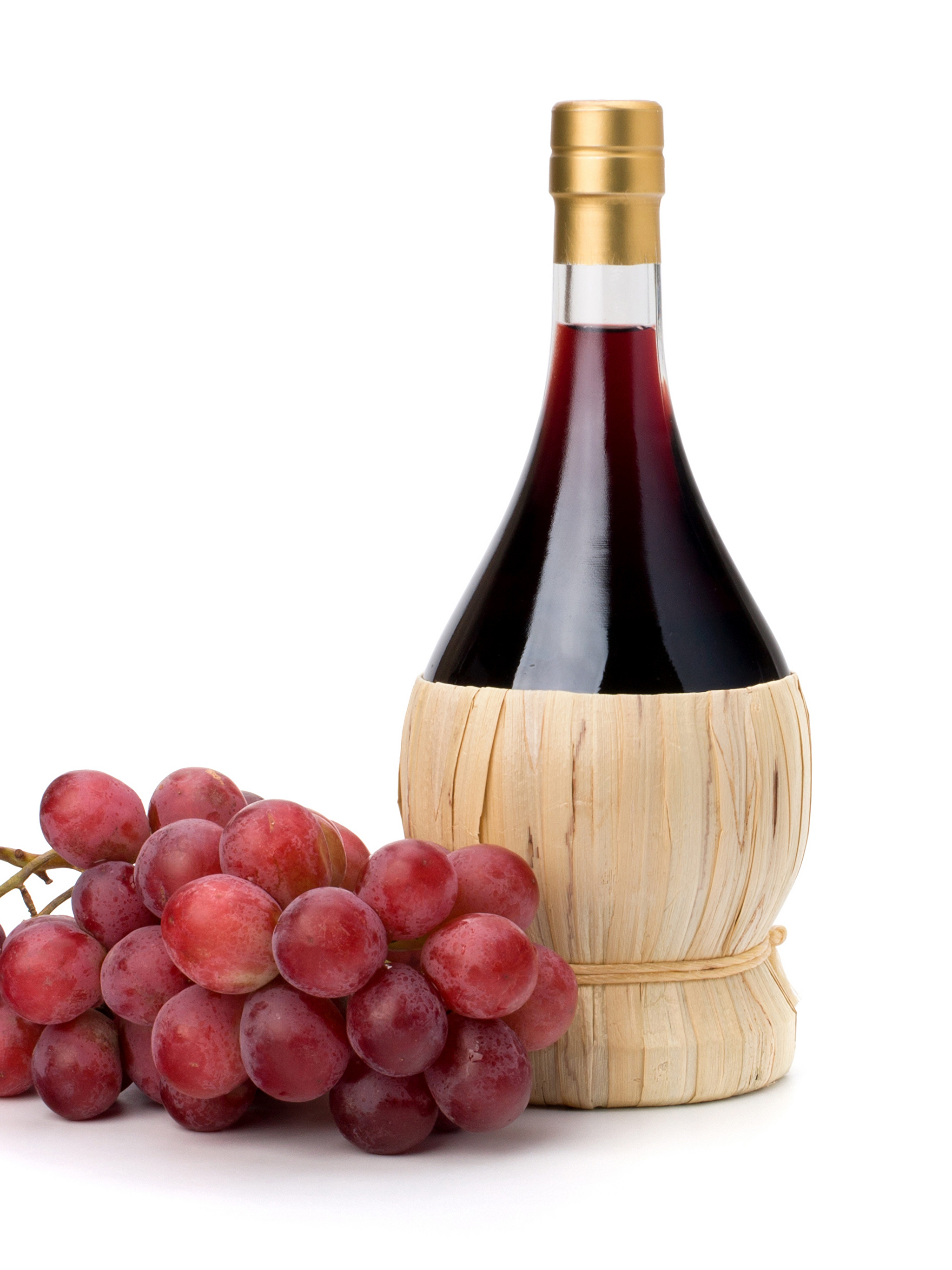 Десертное вино из винограда. Бутылка с вином. Красное вино бутылка. Бутылка вина на белом фоне. Вино и виноград.
