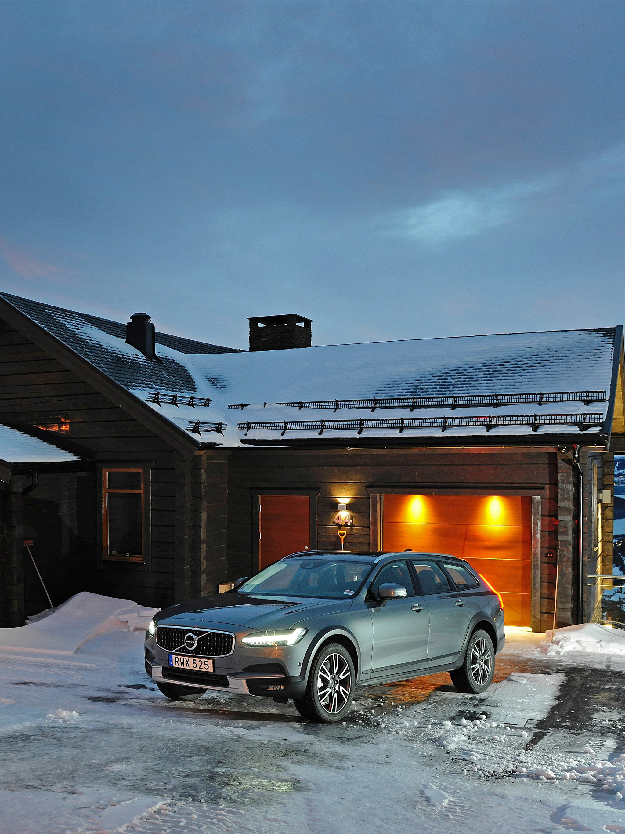 Х машин на дому. Volvo v90 Cross. Вольво v90 Cross Country. Машина Volvo v90 зимняя. Volvo v90 (2016).